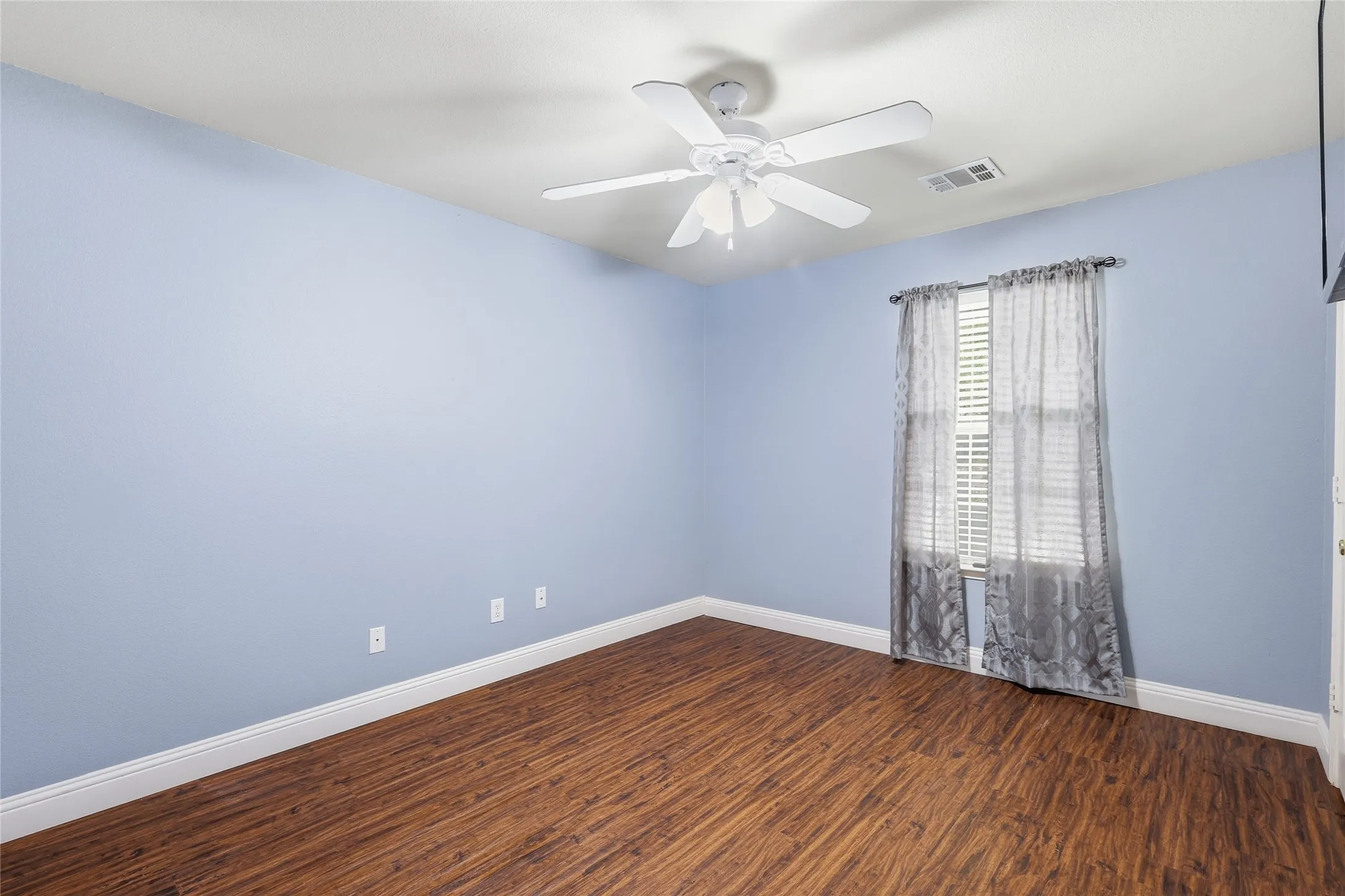 Single Family Residence For Sale in Tarrant County , 1538 Highland Lakes Drive, Keller, Texas 76248, 4 Bedroom, 3 Bathroom, 2 Garage spaces, 3,123 Sqft, built in 1998, mls#21318805, Real Estate Agent in Keller, Homes For Sale in Tarrant county, Homes For Sale in Keller, Realtor in Keller Texas, Real Estate Brokerage Independent Realty Texas, Luminita Cordes Realtor