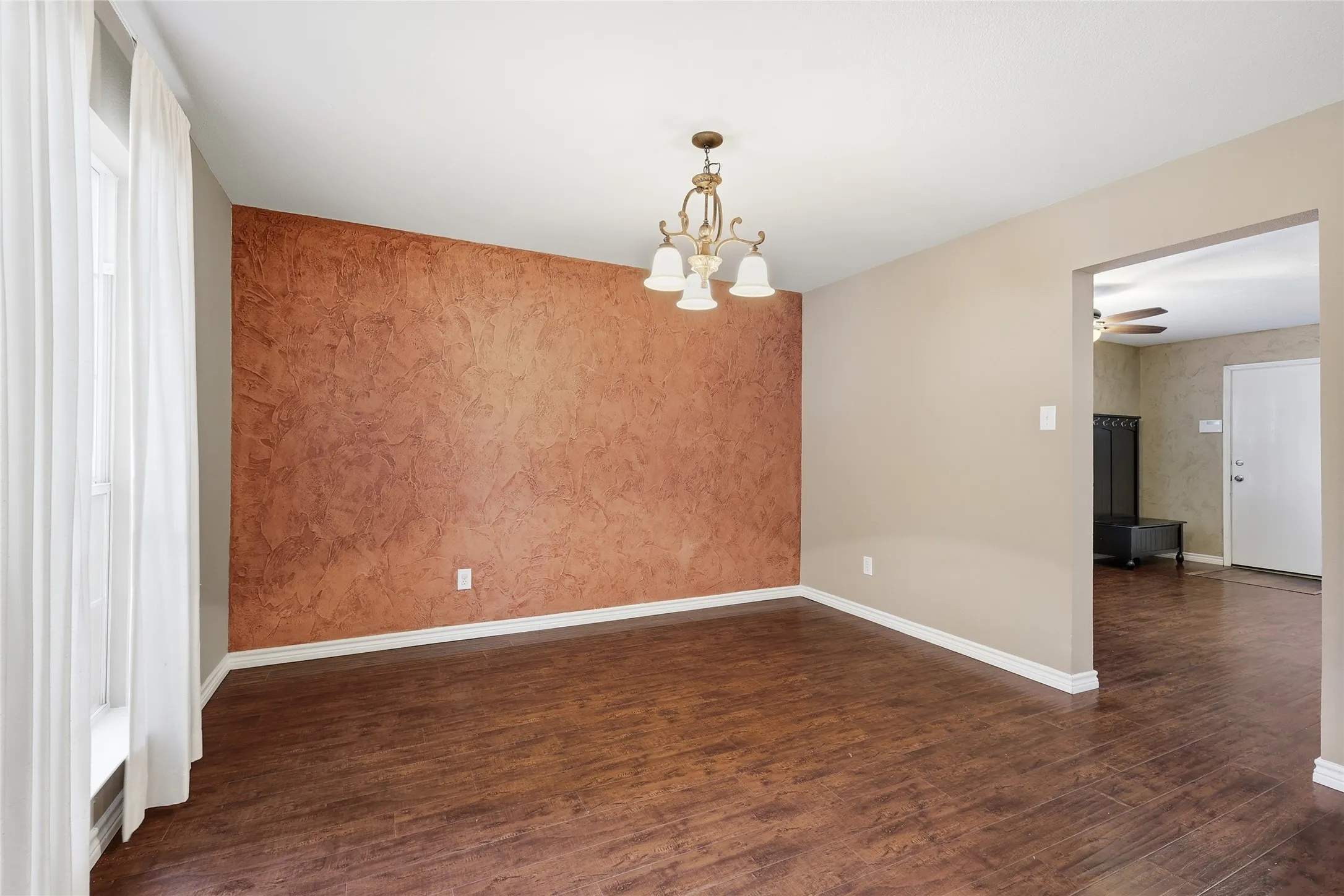 Single Family Residence For Sale in Tarrant County , 1538 Highland Lakes Drive, Keller, Texas 76248, 4 Bedroom, 3 Bathroom, 2 Garage spaces, 3,123 Sqft, built in 1998, mls#21318805, Real Estate Agent in Keller, Homes For Sale in Tarrant county, Homes For Sale in Keller, Realtor in Keller Texas, Real Estate Brokerage Independent Realty Texas, Luminita Cordes Realtor