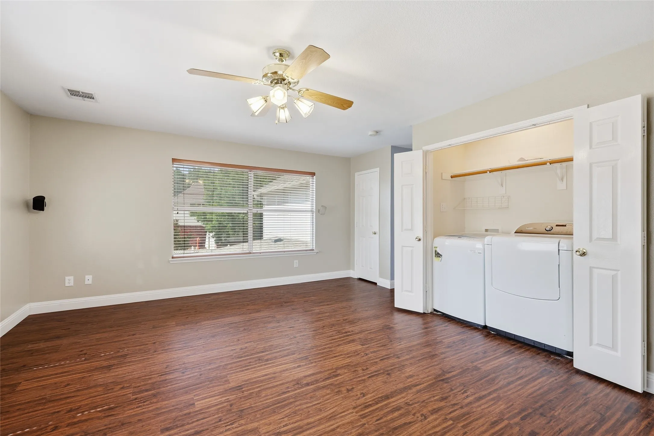 Single Family Residence For Sale in Tarrant County , 1538 Highland Lakes Drive, Keller, Texas 76248, 4 Bedroom, 3 Bathroom, 2 Garage spaces, 3,123 Sqft, built in 1998, mls#21318805, Real Estate Agent in Keller, Homes For Sale in Tarrant county, Homes For Sale in Keller, Realtor in Keller Texas, Real Estate Brokerage Independent Realty Texas, Luminita Cordes Realtor