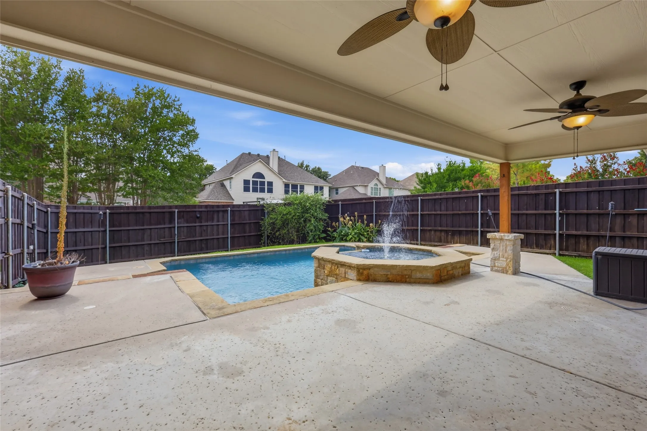 Single Family Residence For Sale in Tarrant County , 1538 Highland Lakes Drive, Keller, Texas 76248, 4 Bedroom, 3 Bathroom, 2 Garage spaces, 3,123 Sqft, built in 1998, mls#21318805, Real Estate Agent in Keller, Homes For Sale in Tarrant county, Homes For Sale in Keller, Realtor in Keller Texas, Real Estate Brokerage Independent Realty Texas, Luminita Cordes Realtor