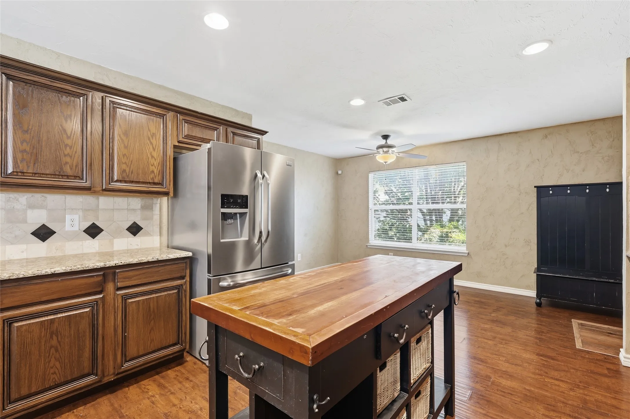 Single Family Residence For Sale in Tarrant County , 1538 Highland Lakes Drive, Keller, Texas 76248, 4 Bedroom, 3 Bathroom, 2 Garage spaces, 3,123 Sqft, built in 1998, mls#21318805, Real Estate Agent in Keller, Homes For Sale in Tarrant county, Homes For Sale in Keller, Realtor in Keller Texas, Real Estate Brokerage Independent Realty Texas, Luminita Cordes Realtor