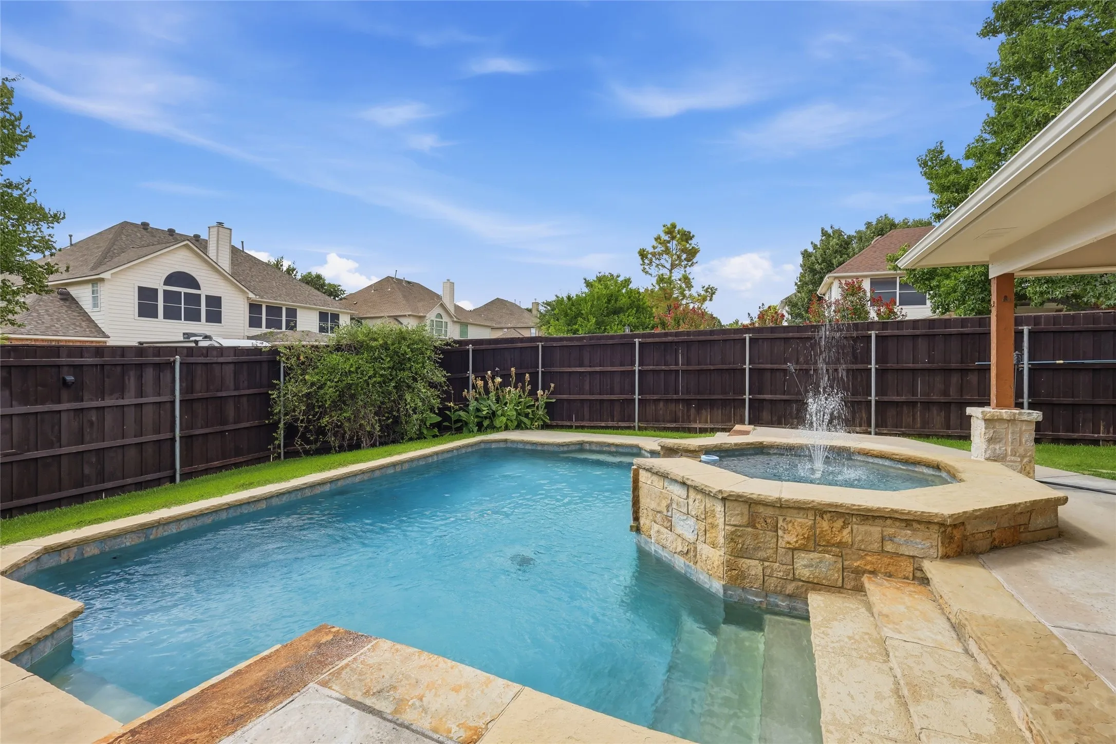 Single Family Residence For Sale in Tarrant County , 1538 Highland Lakes Drive, Keller, Texas 76248, 4 Bedroom, 3 Bathroom, 2 Garage spaces, 3,123 Sqft, built in 1998, mls#21318805, Real Estate Agent in Keller, Homes For Sale in Tarrant county, Homes For Sale in Keller, Realtor in Keller Texas, Real Estate Brokerage Independent Realty Texas, Luminita Cordes Realtor