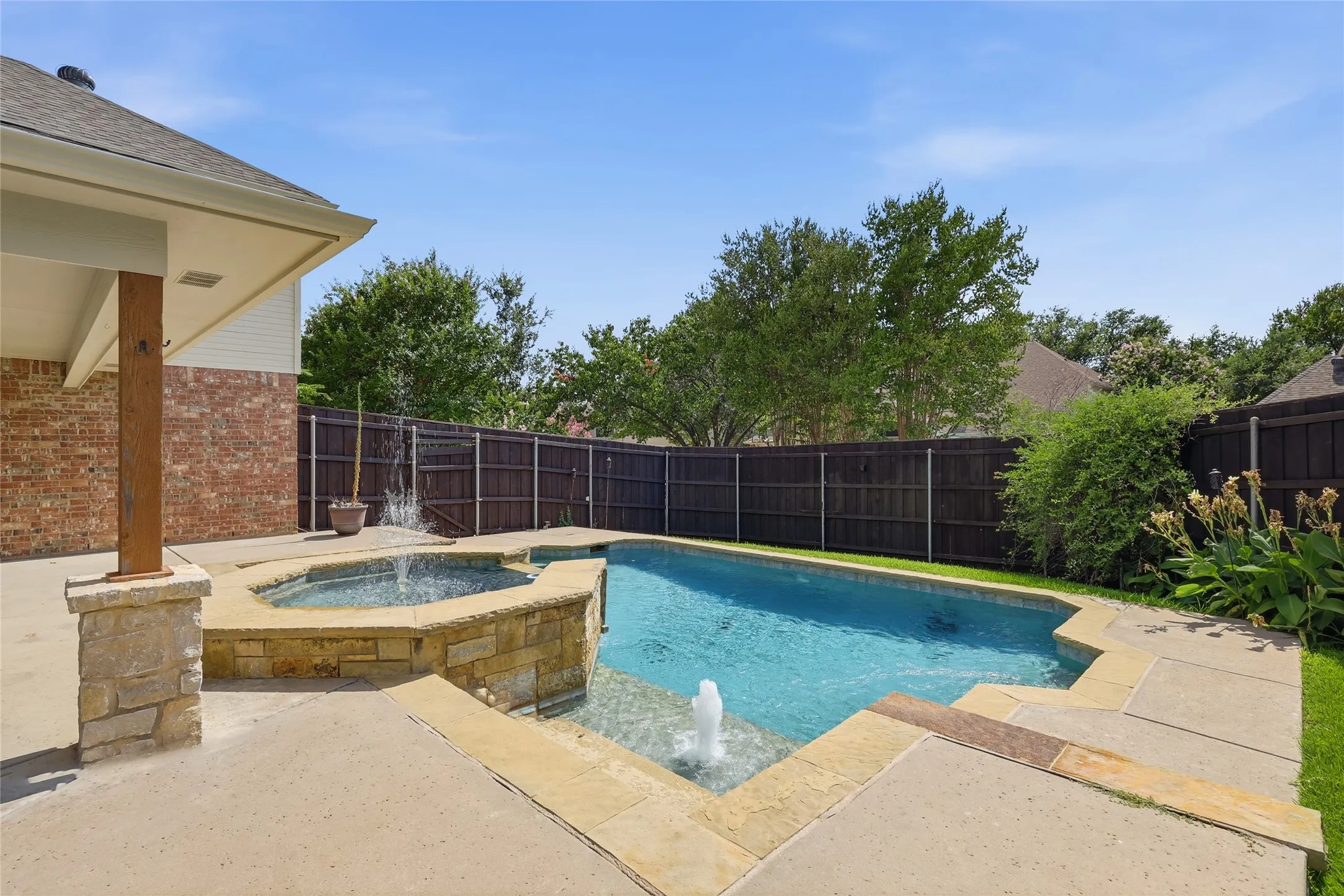 Single Family Residence For Sale in Tarrant County , 1538 Highland Lakes Drive, Keller, Texas 76248, 4 Bedroom, 3 Bathroom, 2 Garage spaces, 3,123 Sqft, built in 1998, mls#21318805, Real Estate Agent in Keller, Homes For Sale in Tarrant county, Homes For Sale in Keller, Realtor in Keller Texas, Real Estate Brokerage Independent Realty Texas, Luminita Cordes Realtor