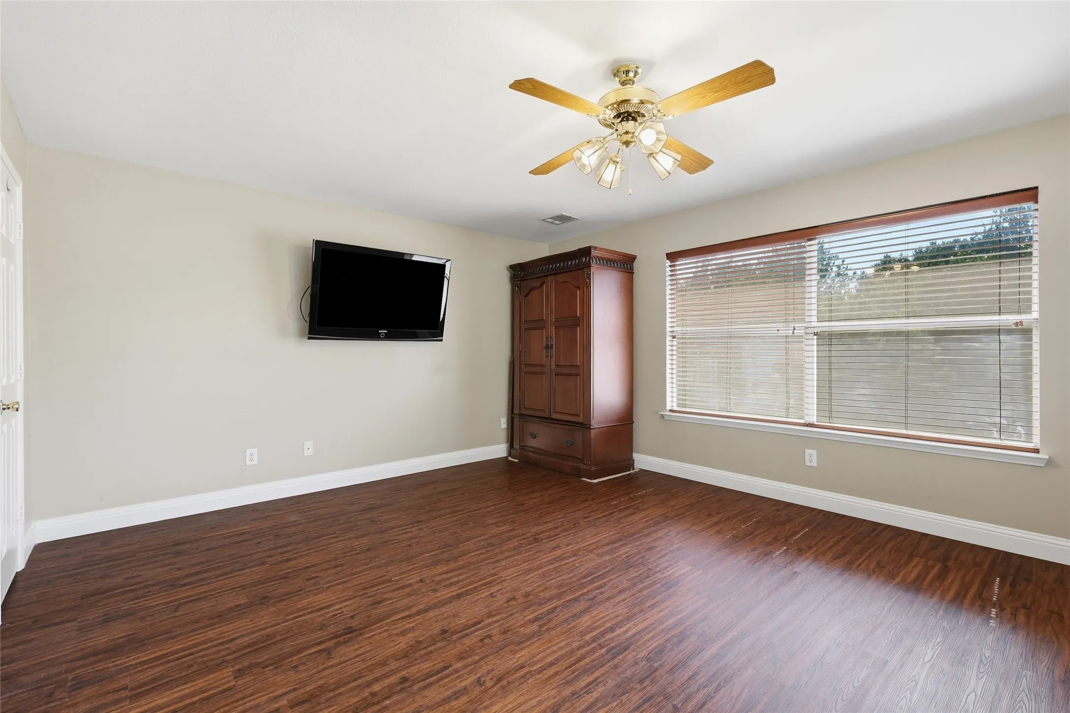 Single Family Residence For Sale in Tarrant County , 1538 Highland Lakes Drive, Keller, Texas 76248, 4 Bedroom, 3 Bathroom, 2 Garage spaces, 3,123 Sqft, built in 1998, mls#21318805, Real Estate Agent in Keller, Homes For Sale in Tarrant county, Homes For Sale in Keller, Realtor in Keller Texas, Real Estate Brokerage Independent Realty Texas, Luminita Cordes Realtor