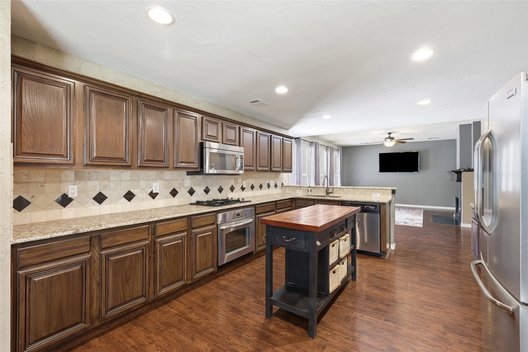 Single Family Residence For Sale in Tarrant County , 1538 Highland Lakes Drive, Keller, Texas 76248, 4 Bedroom, 3 Bathroom, 2 Garage spaces, 3,123 Sqft, built in 1998, mls#21318805, Real Estate Agent in Keller, Homes For Sale in Tarrant county, Homes For Sale in Keller, Realtor in Keller Texas, Real Estate Brokerage Independent Realty Texas, Luminita Cordes Realtor