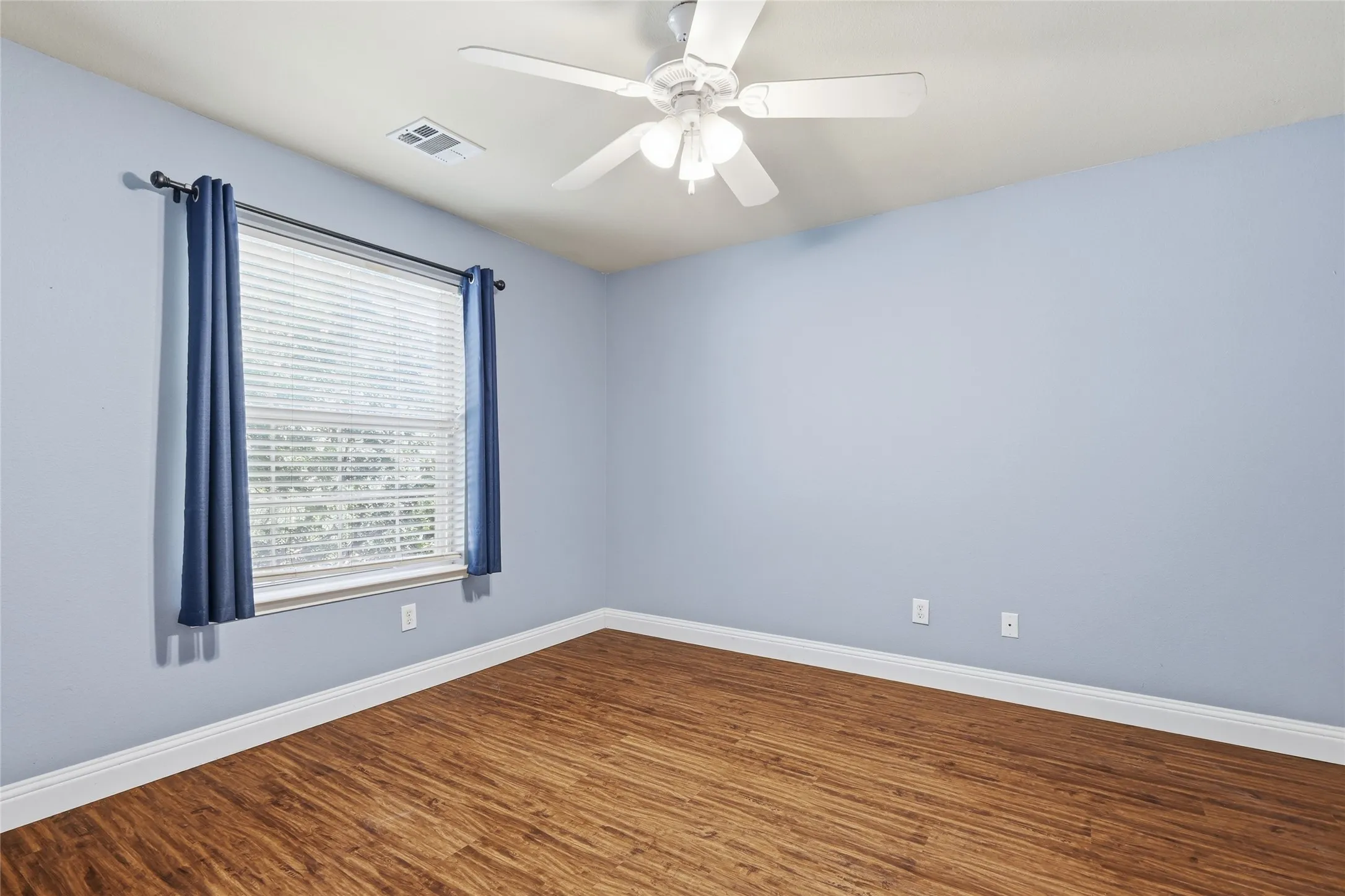 Single Family Residence For Sale in Tarrant County , 1538 Highland Lakes Drive, Keller, Texas 76248, 4 Bedroom, 3 Bathroom, 2 Garage spaces, 3,123 Sqft, built in 1998, mls#21318805, Real Estate Agent in Keller, Homes For Sale in Tarrant county, Homes For Sale in Keller, Realtor in Keller Texas, Real Estate Brokerage Independent Realty Texas, Luminita Cordes Realtor