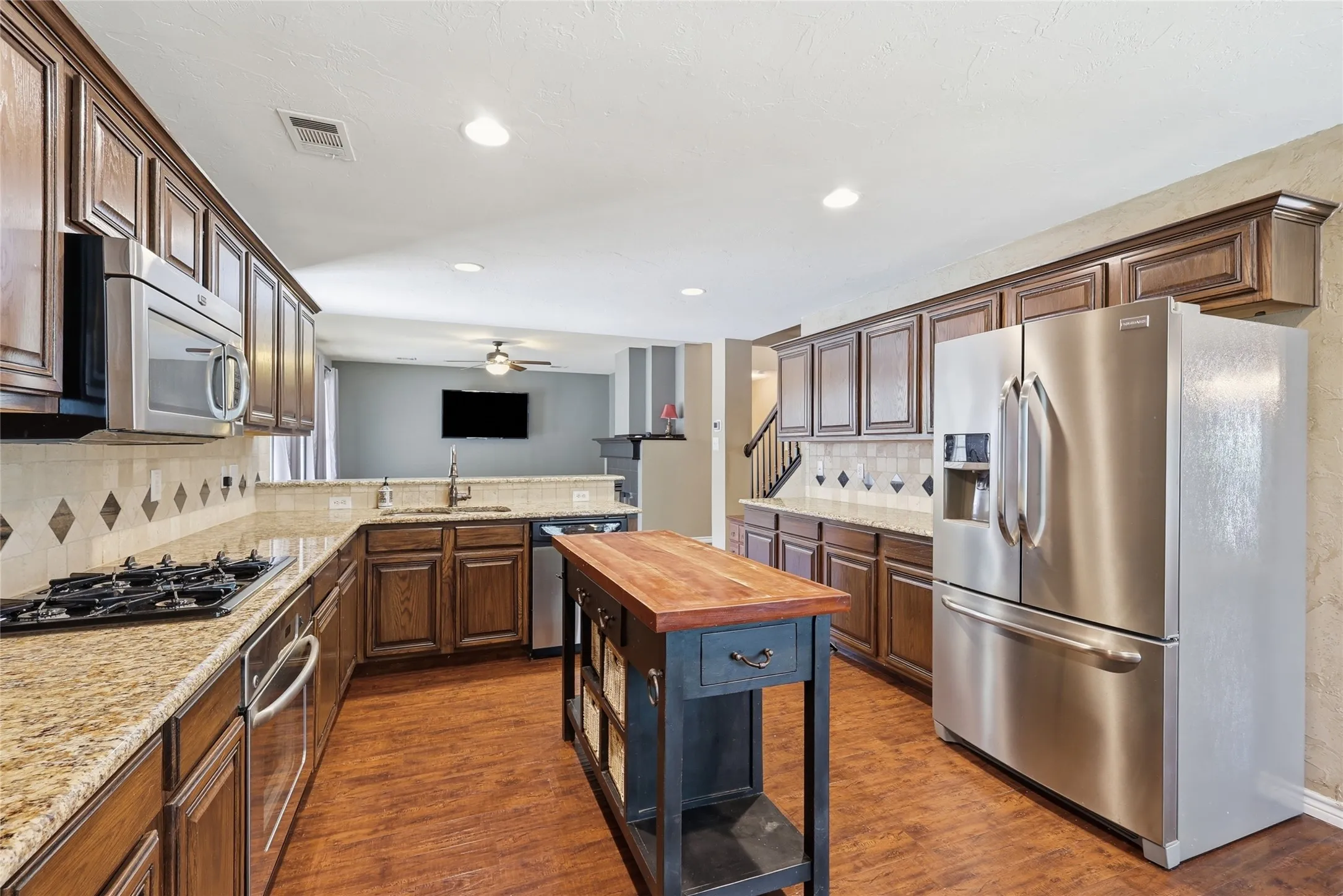 Single Family Residence For Sale in Tarrant County , 1538 Highland Lakes Drive, Keller, Texas 76248, 4 Bedroom, 3 Bathroom, 2 Garage spaces, 3,123 Sqft, built in 1998, mls#21318805, Real Estate Agent in Keller, Homes For Sale in Tarrant county, Homes For Sale in Keller, Realtor in Keller Texas, Real Estate Brokerage Independent Realty Texas, Luminita Cordes Realtor