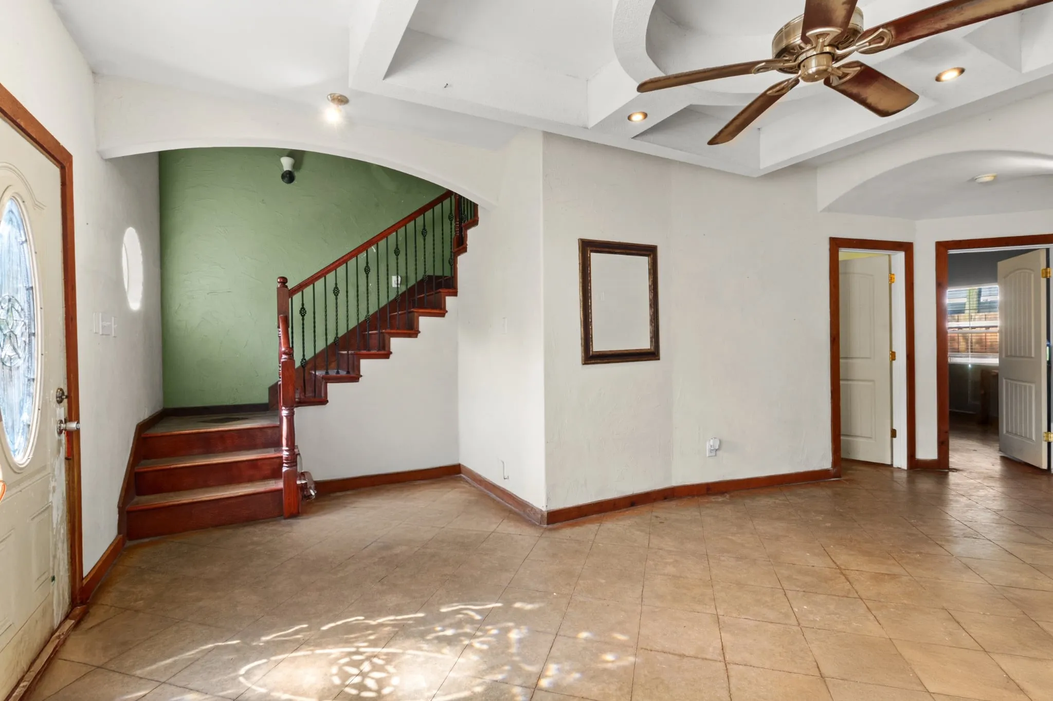 Single Family Residence For Sale in Ellis County , 105 E Linden Street, Ennis, Texas 75119, 4 Bedroom, 3 Bathroom, Garage spaces, 3,038 Sqft, built in 1946, mls#21319715, Real Estate Agent in Ennis, Homes For Sale in Ellis county, Homes For Sale in Ennis, Realtor in Ennis Texas, Real Estate Brokerage Independent Realty Texas, Luminita Cordes Realtor