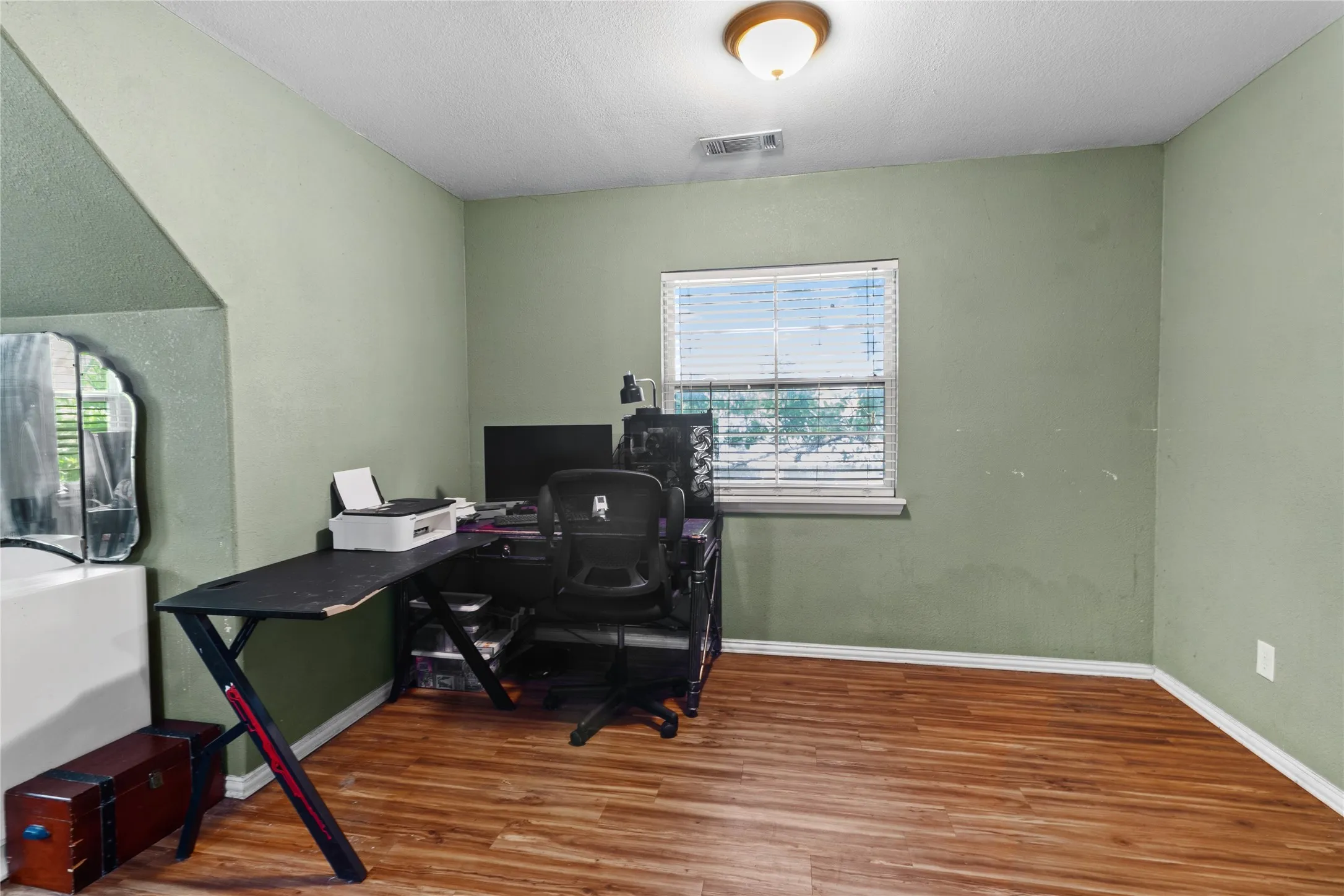 Single Family Residence For Sale in Ellis County , 105 E Linden Street, Ennis, Texas 75119, 4 Bedroom, 3 Bathroom, Garage spaces, 3,038 Sqft, built in 1946, mls#21319715, Real Estate Agent in Ennis, Homes For Sale in Ellis county, Homes For Sale in Ennis, Realtor in Ennis Texas, Real Estate Brokerage Independent Realty Texas, Luminita Cordes Realtor