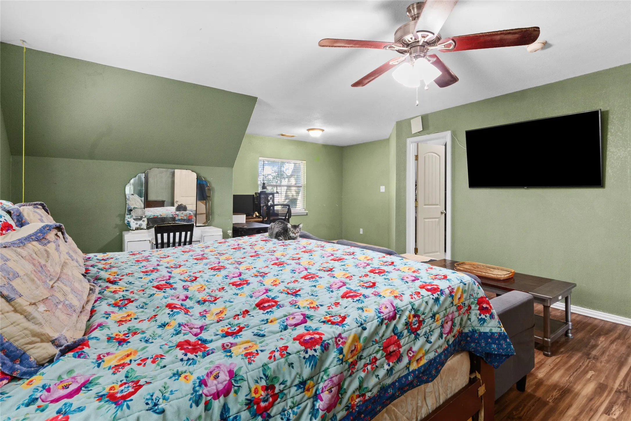 Single Family Residence For Sale in Ellis County , 105 E Linden Street, Ennis, Texas 75119, 4 Bedroom, 3 Bathroom, Garage spaces, 3,038 Sqft, built in 1946, mls#21319715, Real Estate Agent in Ennis, Homes For Sale in Ellis county, Homes For Sale in Ennis, Realtor in Ennis Texas, Real Estate Brokerage Independent Realty Texas, Luminita Cordes Realtor