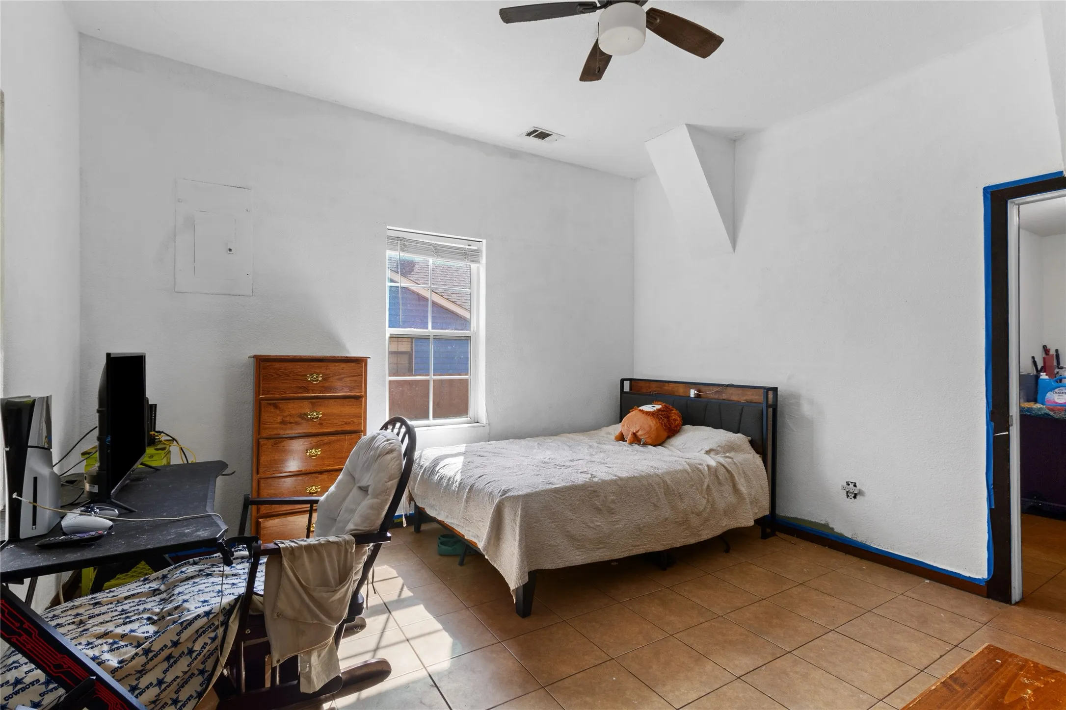 Single Family Residence For Sale in Ellis County , 105 E Linden Street, Ennis, Texas 75119, 4 Bedroom, 3 Bathroom, Garage spaces, 3,038 Sqft, built in 1946, mls#21319715, Real Estate Agent in Ennis, Homes For Sale in Ellis county, Homes For Sale in Ennis, Realtor in Ennis Texas, Real Estate Brokerage Independent Realty Texas, Luminita Cordes Realtor