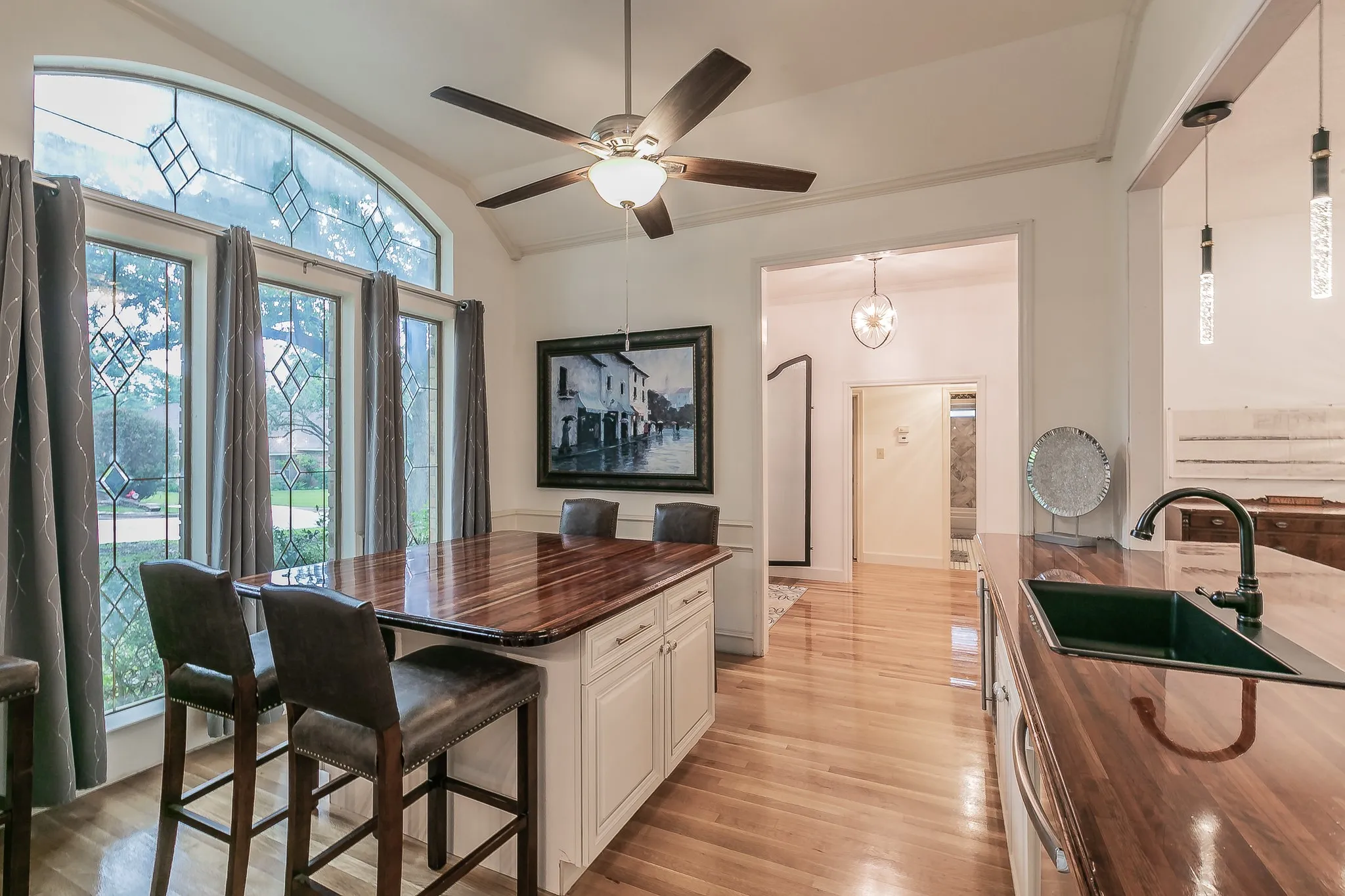 Single Family Residence For Rent in Tarrant County , 4105 Lexington Parkway, Colleyville, Texas 76034, 5 Bedrooms, 3 Bathrooms, 3 Garage spaces, 3,242 Sqft, built in 1987, Price $5,300, mls#21319694, Real Estate Agent in Colleyville, Homes For Rent in Tarrant county, Homes For Rent in Colleyville, Realtor in Colleyville Texas, Real Estate Brokerage Independent Realty Texas, Luminita Cordes Realtor