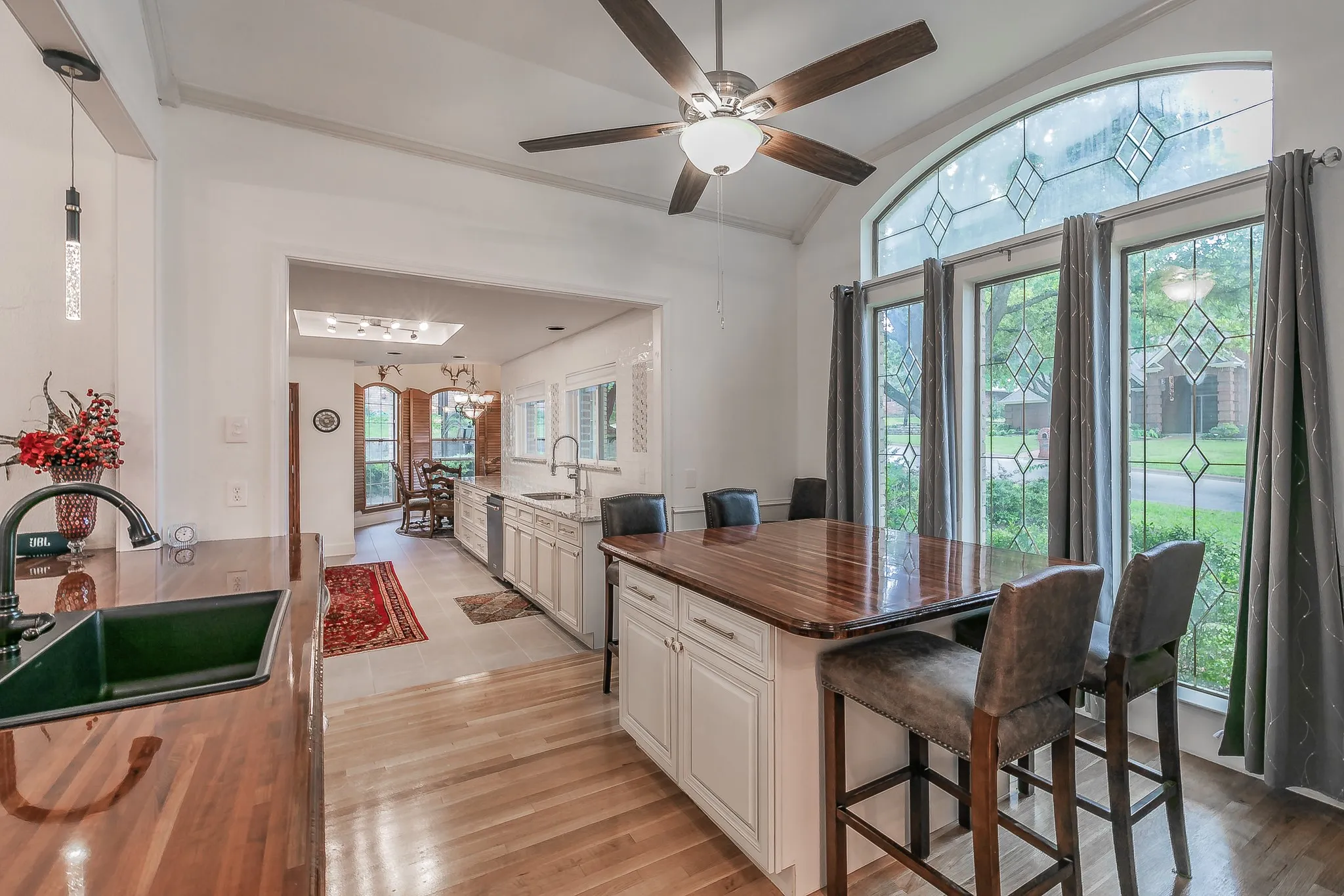 Single Family Residence For Rent in Tarrant County , 4105 Lexington Parkway, Colleyville, Texas 76034, 5 Bedrooms, 3 Bathrooms, 3 Garage spaces, 3,242 Sqft, built in 1987, Price $5,300, mls#21319694, Real Estate Agent in Colleyville, Homes For Rent in Tarrant county, Homes For Rent in Colleyville, Realtor in Colleyville Texas, Real Estate Brokerage Independent Realty Texas, Luminita Cordes Realtor