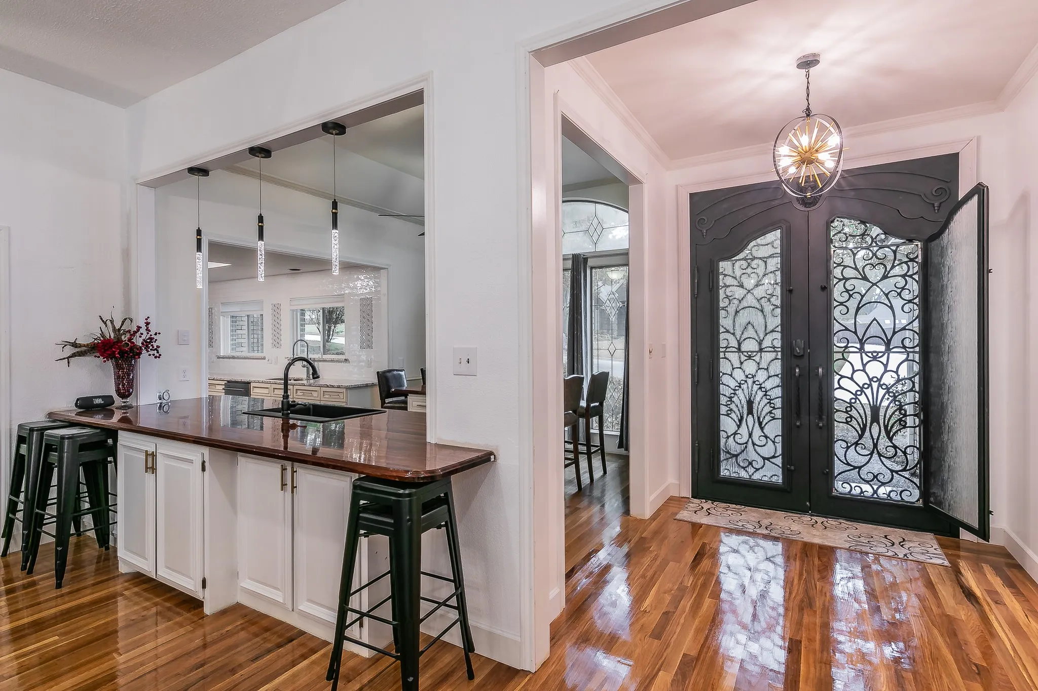 Single Family Residence For Rent in Tarrant County , 4105 Lexington Parkway, Colleyville, Texas 76034, 5 Bedrooms, 3 Bathrooms, 3 Garage spaces, 3,242 Sqft, built in 1987, Price $5,300, mls#21319694, Real Estate Agent in Colleyville, Homes For Rent in Tarrant county, Homes For Rent in Colleyville, Realtor in Colleyville Texas, Real Estate Brokerage Independent Realty Texas, Luminita Cordes Realtor