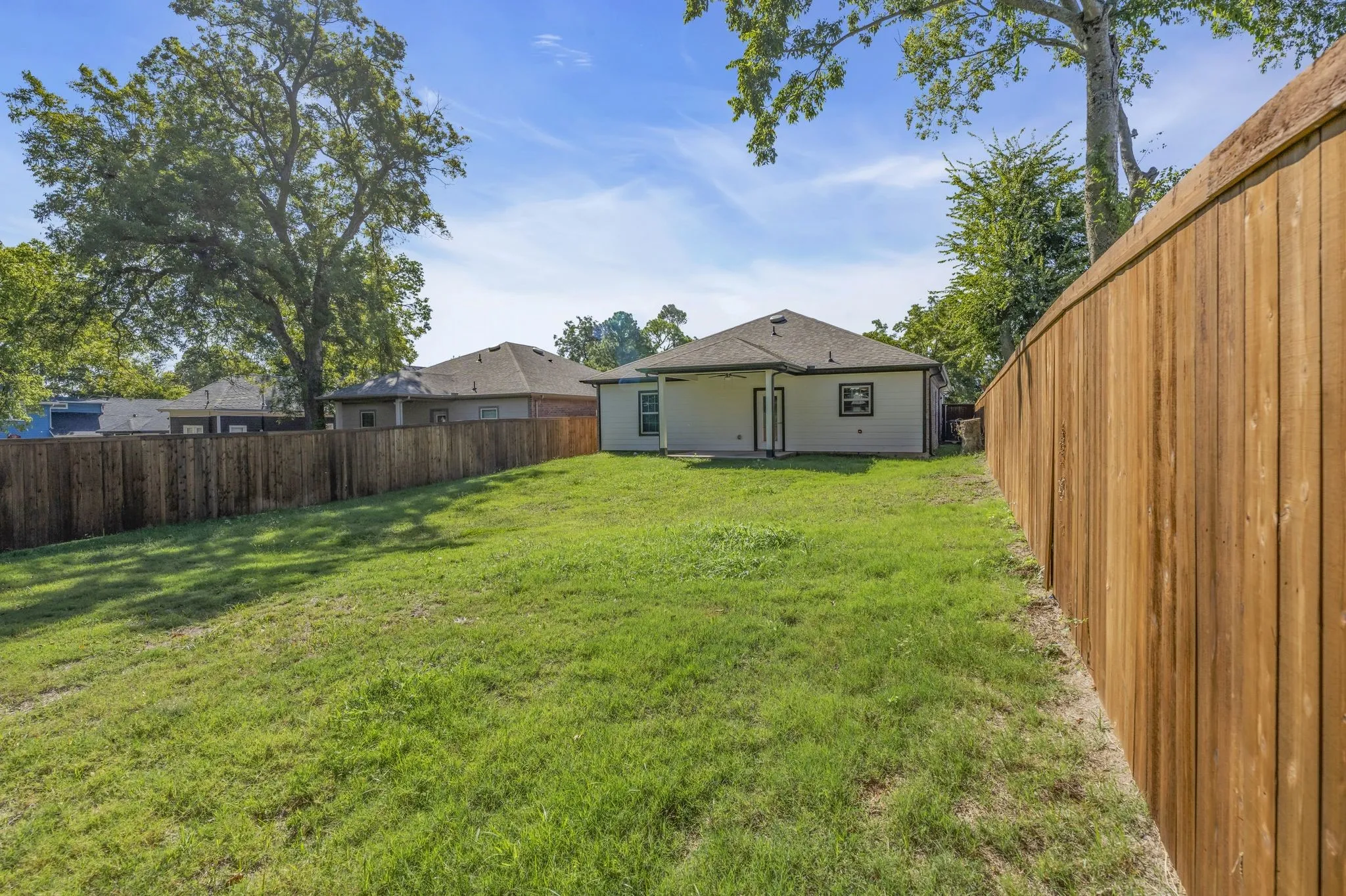 Single Family Residence For Rent in Grayson County , 121 W Morton Street, Denison, Texas 75021, 3 Bedroom, 2 Bathroom, 2 Garage spaces, 1,598 Sqft, built in 2023, mls#21319724, Real Estate Agent in Denison, Homes For Rent in Grayson county, Homes For Rent in Denison, Realtor in Denison Texas, Real Estate Brokerage Independent Realty Texas, Luminita Cordes Realtor