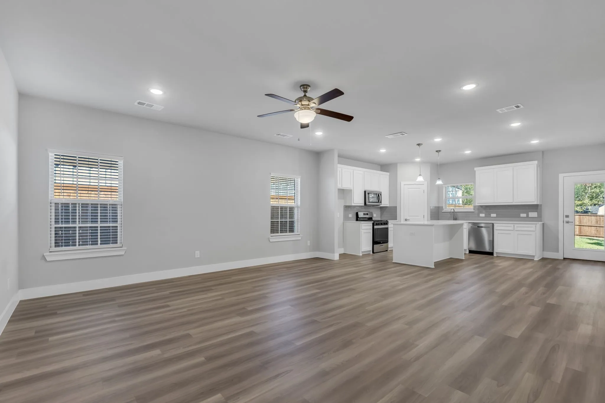 Single Family Residence For Rent in Grayson County , 121 W Morton Street, Denison, Texas 75021, 3 Bedroom, 2 Bathroom, 2 Garage spaces, 1,598 Sqft, built in 2023, mls#21319724, Real Estate Agent in Denison, Homes For Rent in Grayson county, Homes For Rent in Denison, Realtor in Denison Texas, Real Estate Brokerage Independent Realty Texas, Luminita Cordes Realtor