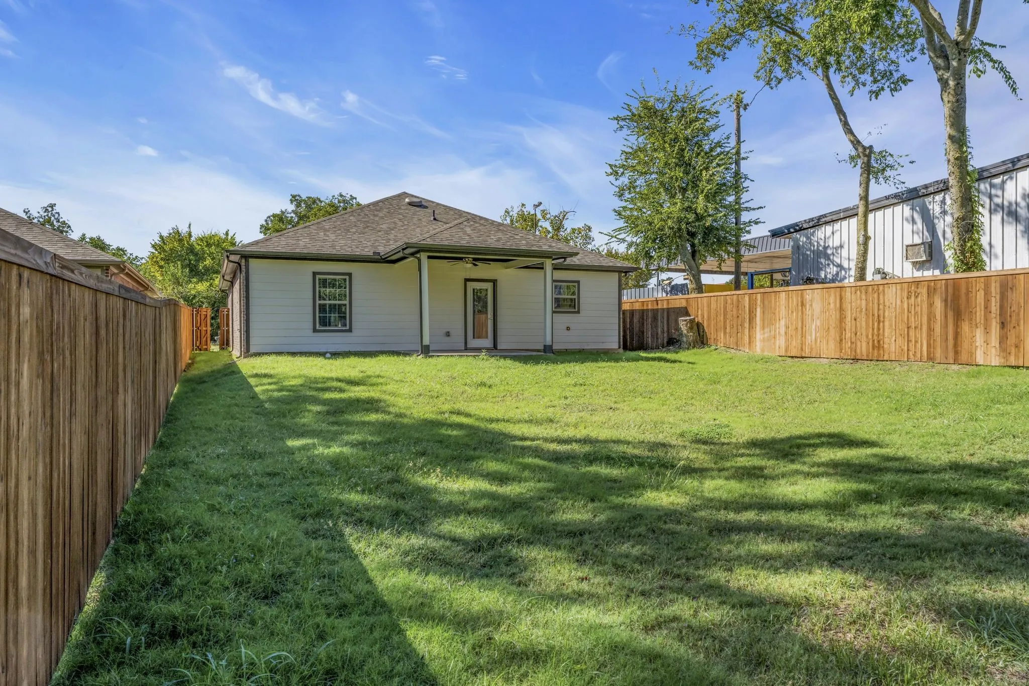 Single Family Residence For Rent in Grayson County , 121 W Morton Street, Denison, Texas 75021, 3 Bedroom, 2 Bathroom, 2 Garage spaces, 1,598 Sqft, built in 2023, mls#21319724, Real Estate Agent in Denison, Homes For Rent in Grayson county, Homes For Rent in Denison, Realtor in Denison Texas, Real Estate Brokerage Independent Realty Texas, Luminita Cordes Realtor