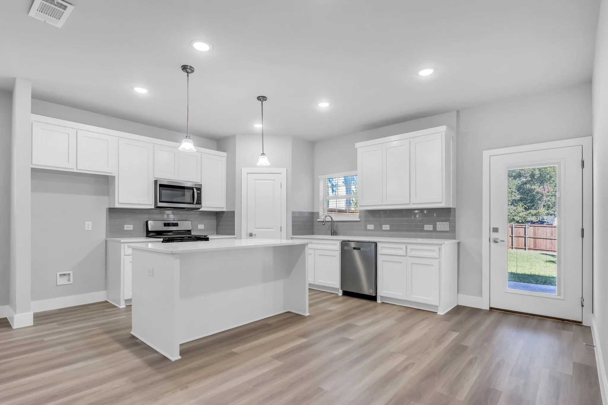 Single Family Residence For Rent in Grayson County , 121 W Morton Street, Denison, Texas 75021, 3 Bedroom, 2 Bathroom, 2 Garage spaces, 1,598 Sqft, built in 2023, mls#21319724, Real Estate Agent in Denison, Homes For Rent in Grayson county, Homes For Rent in Denison, Realtor in Denison Texas, Real Estate Brokerage Independent Realty Texas, Luminita Cordes Realtor