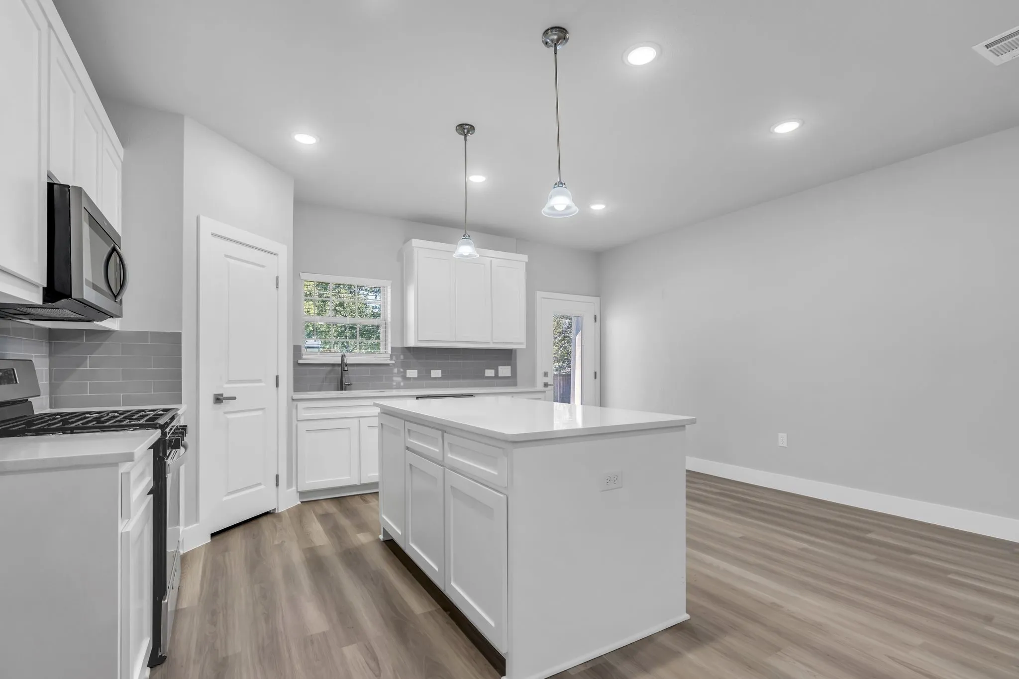 Single Family Residence For Rent in Grayson County , 121 W Morton Street, Denison, Texas 75021, 3 Bedroom, 2 Bathroom, 2 Garage spaces, 1,598 Sqft, built in 2023, mls#21319724, Real Estate Agent in Denison, Homes For Rent in Grayson county, Homes For Rent in Denison, Realtor in Denison Texas, Real Estate Brokerage Independent Realty Texas, Luminita Cordes Realtor