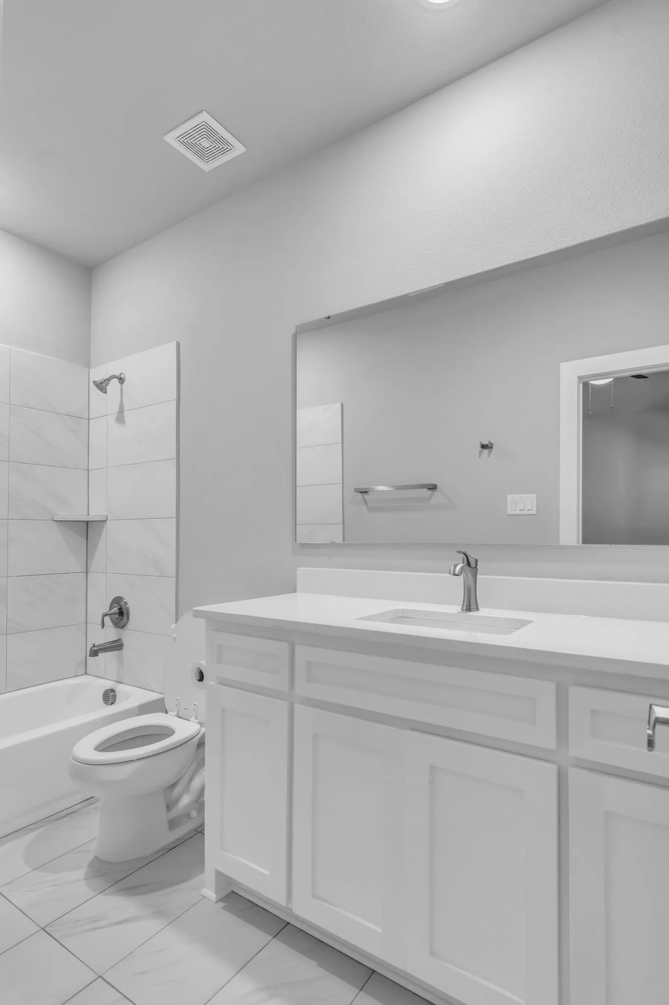 Single Family Residence For Rent in Grayson County , 121 W Morton Street, Denison, Texas 75021, 3 Bedroom, 2 Bathroom, 2 Garage spaces, 1,598 Sqft, built in 2023, mls#21319724, Real Estate Agent in Denison, Homes For Rent in Grayson county, Homes For Rent in Denison, Realtor in Denison Texas, Real Estate Brokerage Independent Realty Texas, Luminita Cordes Realtor