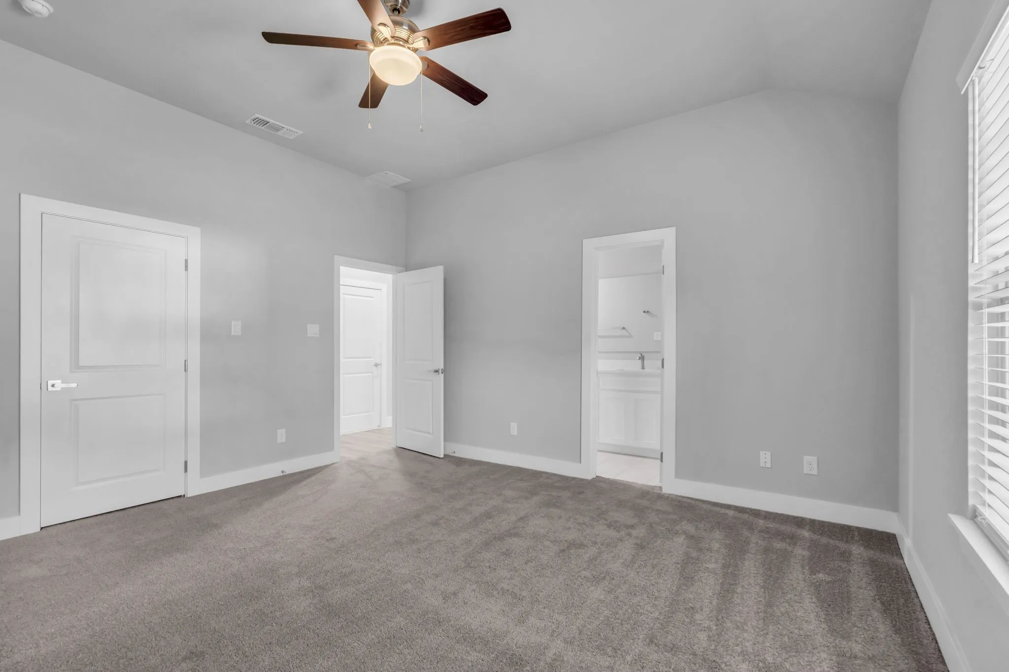 Single Family Residence For Rent in Grayson County , 121 W Morton Street, Denison, Texas 75021, 3 Bedroom, 2 Bathroom, 2 Garage spaces, 1,598 Sqft, built in 2023, mls#21319724, Real Estate Agent in Denison, Homes For Rent in Grayson county, Homes For Rent in Denison, Realtor in Denison Texas, Real Estate Brokerage Independent Realty Texas, Luminita Cordes Realtor