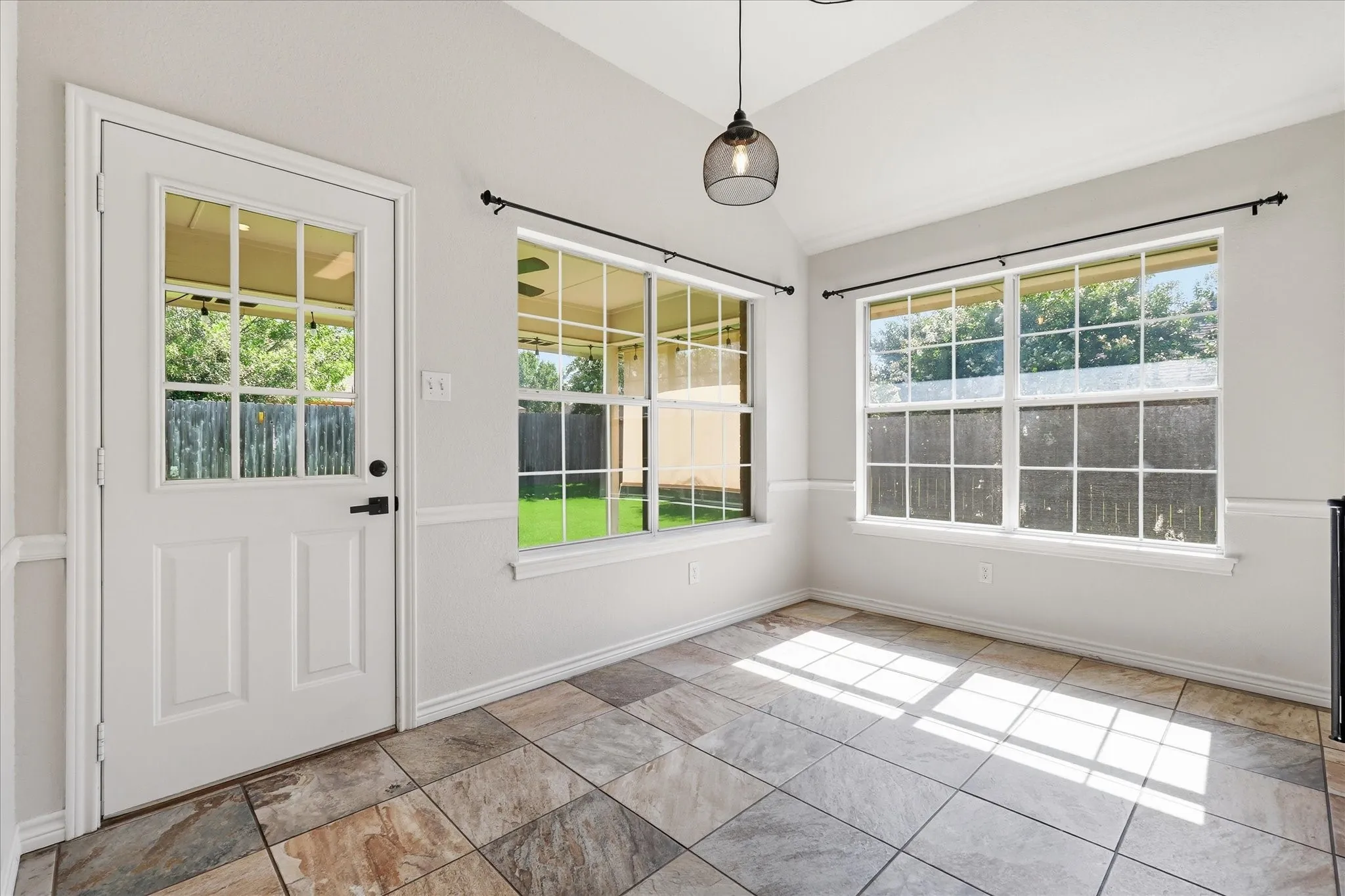 Single Family Residence For Sale in Denton County , 206 Mourning Dove Lane, Krum, Texas 76249, 3 Bedroom, 2 Bathroom, 2 Garage spaces, 1,322 Sqft, built in 2000, mls#21318594, Real Estate Agent in Krum, Homes For Sale in Denton county, Homes For Sale in Krum, Realtor in Krum Texas, Real Estate Brokerage Independent Realty Texas, Luminita Cordes Realtor