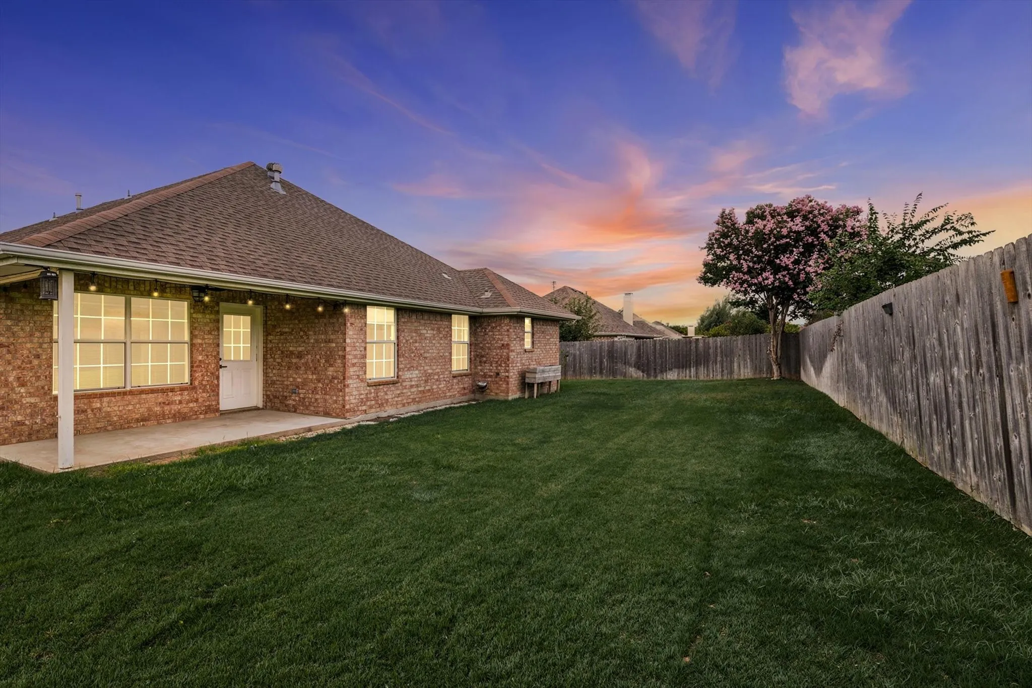 Single Family Residence For Sale in Denton County , 206 Mourning Dove Lane, Krum, Texas 76249, 3 Bedroom, 2 Bathroom, 2 Garage spaces, 1,322 Sqft, built in 2000, mls#21318594, Real Estate Agent in Krum, Homes For Sale in Denton county, Homes For Sale in Krum, Realtor in Krum Texas, Real Estate Brokerage Independent Realty Texas, Luminita Cordes Realtor