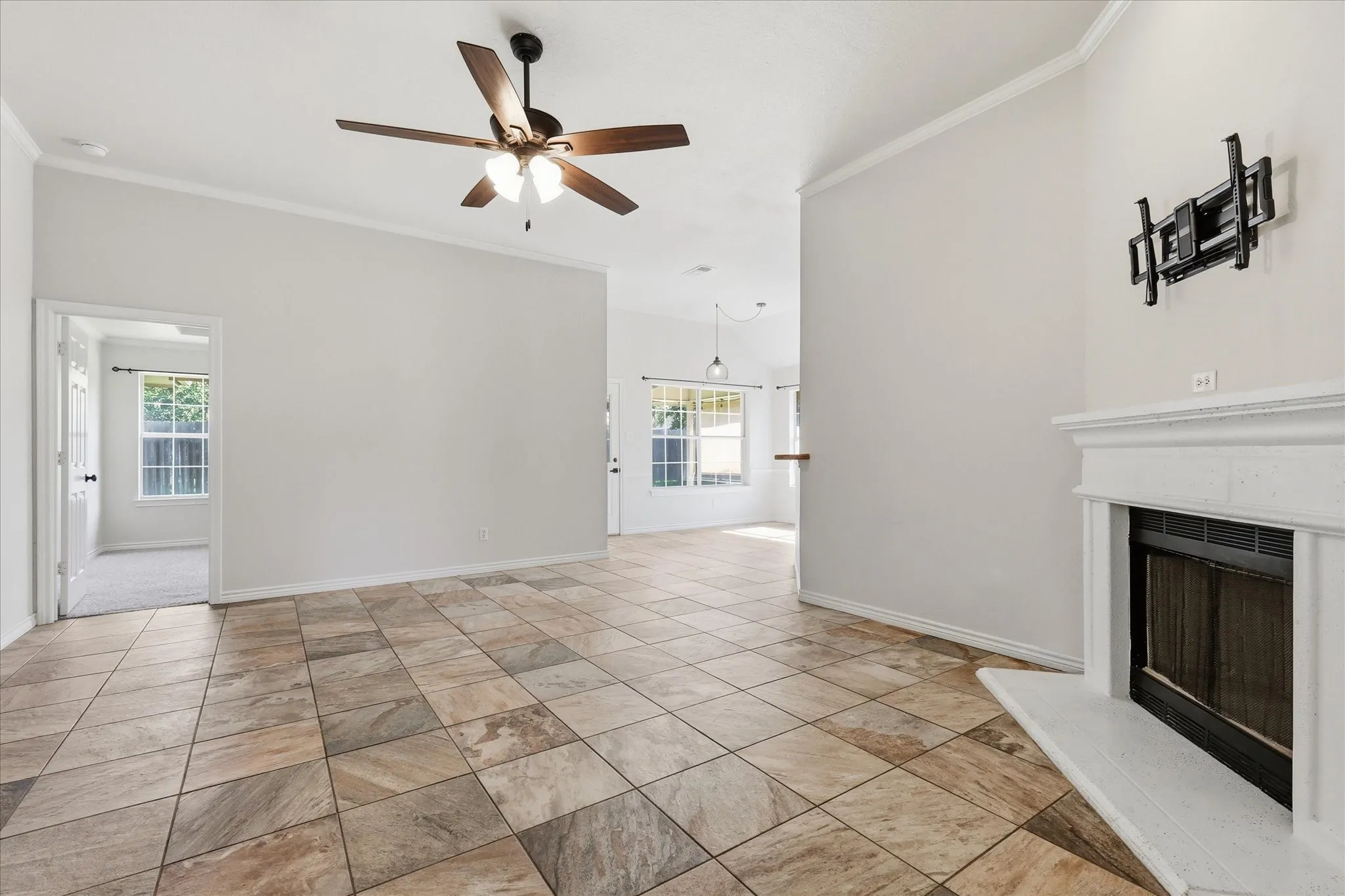 Single Family Residence For Sale in Denton County , 206 Mourning Dove Lane, Krum, Texas 76249, 3 Bedroom, 2 Bathroom, 2 Garage spaces, 1,322 Sqft, built in 2000, mls#21318594, Real Estate Agent in Krum, Homes For Sale in Denton county, Homes For Sale in Krum, Realtor in Krum Texas, Real Estate Brokerage Independent Realty Texas, Luminita Cordes Realtor