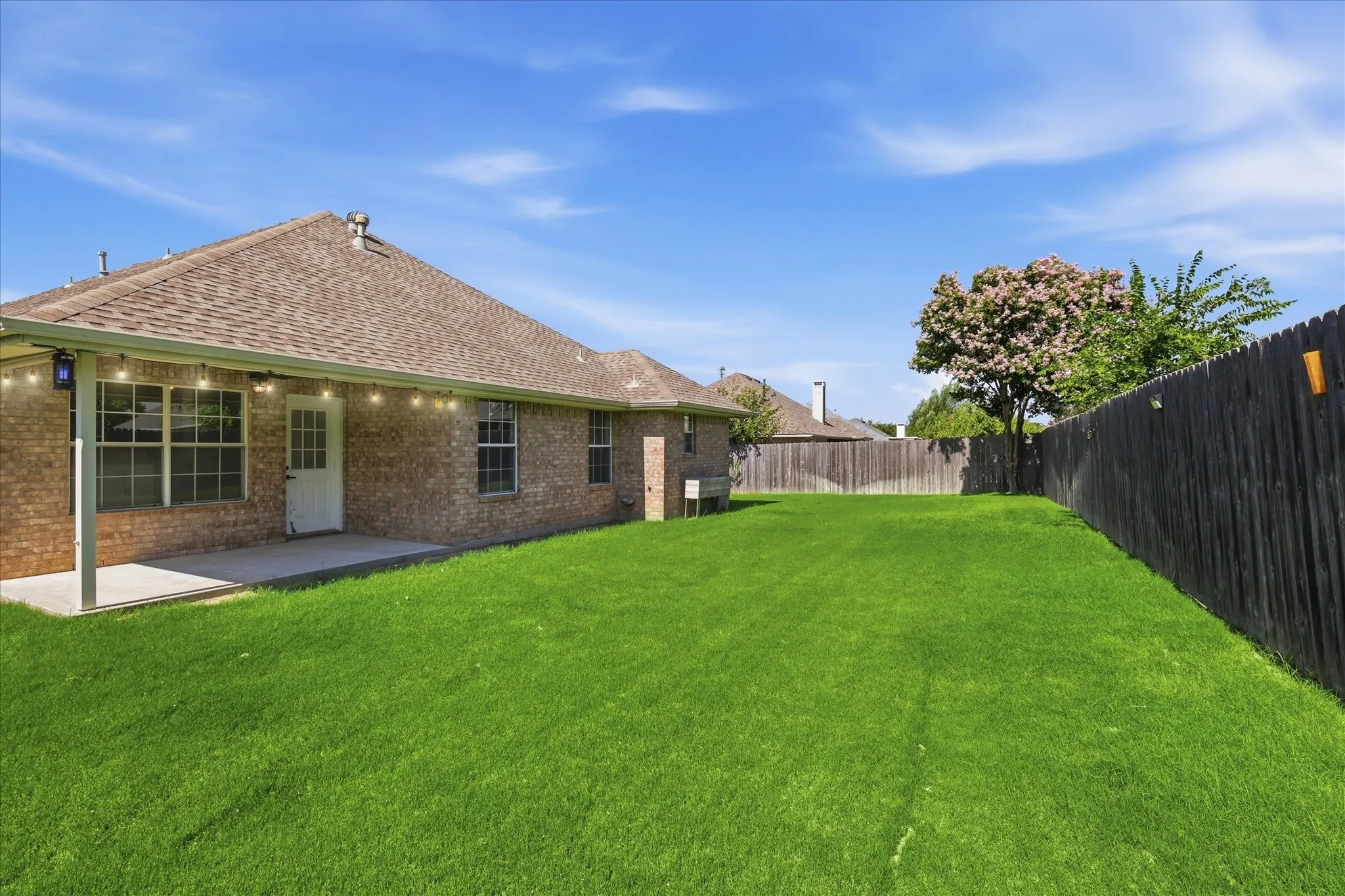 Single Family Residence For Sale in Denton County , 206 Mourning Dove Lane, Krum, Texas 76249, 3 Bedroom, 2 Bathroom, 2 Garage spaces, 1,322 Sqft, built in 2000, mls#21318594, Real Estate Agent in Krum, Homes For Sale in Denton county, Homes For Sale in Krum, Realtor in Krum Texas, Real Estate Brokerage Independent Realty Texas, Luminita Cordes Realtor
