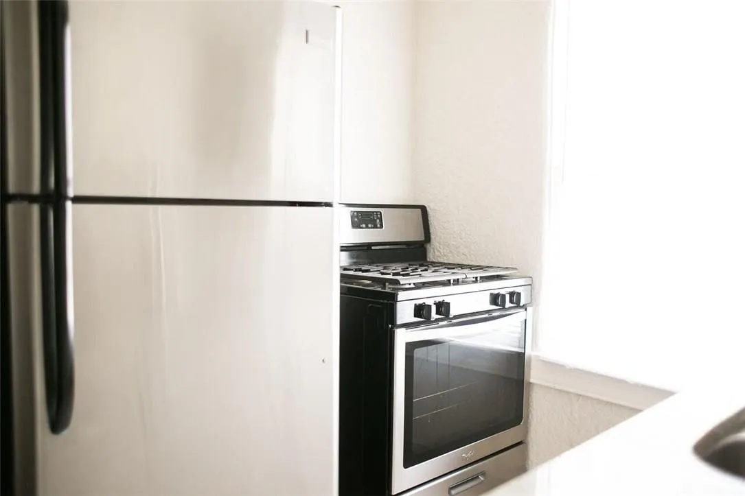 Apartment For Rent in Dallas County , 4107 Herschel Avenue 12, Dallas, Texas 75219, 1 Bedroom, 1 Bathroom, Garage spaces, 550 Sqft, built in 1930, Price $1,050, mls#21319746, Real Estate Agent in Dallas, Homes For Rent in Dallas county, Homes For Rent in Dallas, Realtor in Dallas Texas, Real Estate Brokerage Independent Realty Texas, Luminita Cordes Realtor