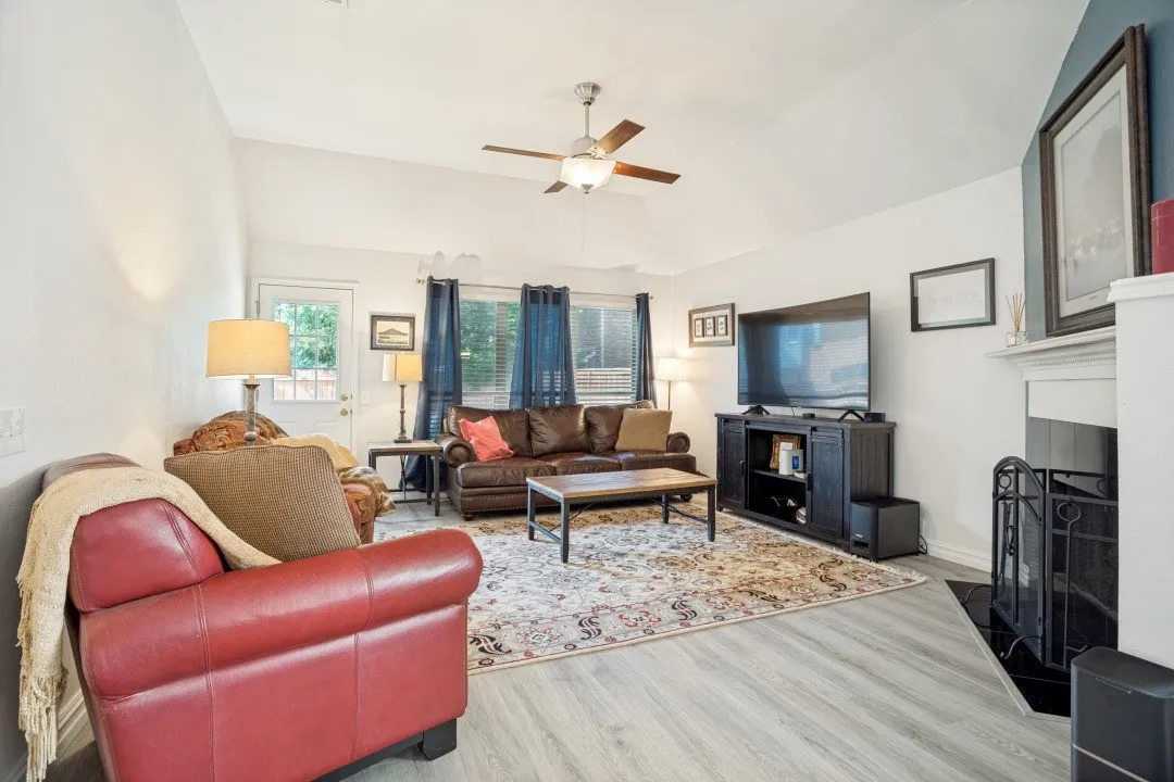 Single Family Residence For Sale in Collin County , 6101 Berkshire Road, Mc Kinney, Texas 75072, 4 Bedroom, 2 Bathroom, 2 Garage spaces, 1,890 Sqft, built in 2000, mls#21314530, Real Estate Agent in Mc Kinney, Homes For Sale in Collin county, Homes For Sale in Mc Kinney, Realtor in Mc Kinney Texas, Real Estate Brokerage Independent Realty Texas, Luminita Cordes Realtor