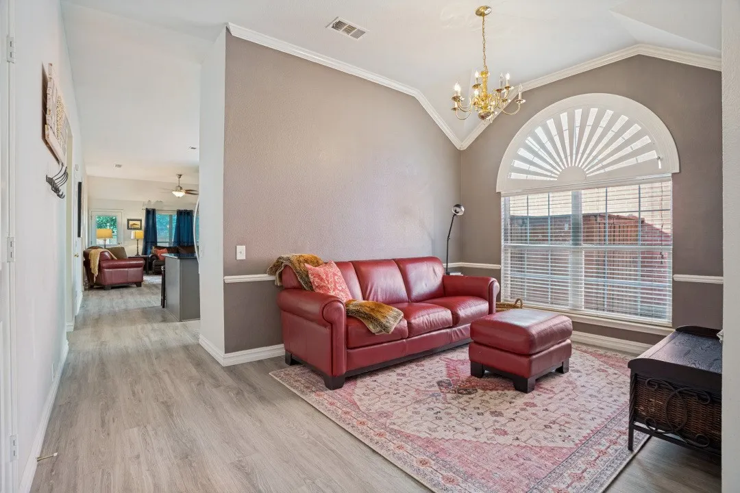 Seating area off the entry, great area to greet your guests.