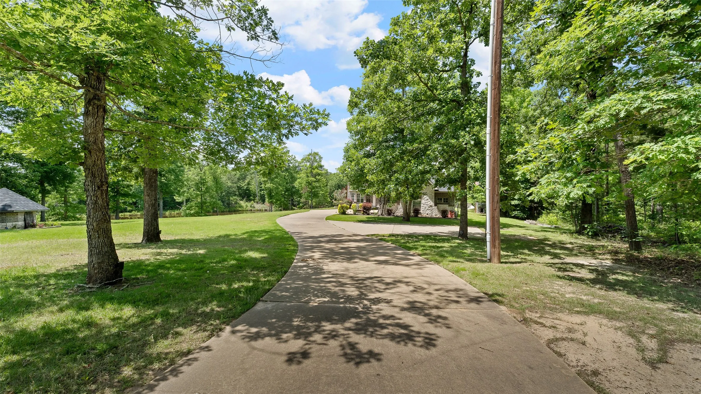 Single Family Residence For Sale in Cass County , 1411 County Road 4120, Atlanta, Texas 75551, 4 Bedroom, 4 Bathroom, 3 Garage spaces, 3,810 Sqft, built in 2010, mls#21319700, Real Estate Agent in Atlanta, Homes For Sale in Cass county, Homes For Sale in Atlanta, Realtor in Atlanta Texas, Real Estate Brokerage Independent Realty Texas, Luminita Cordes Realtor