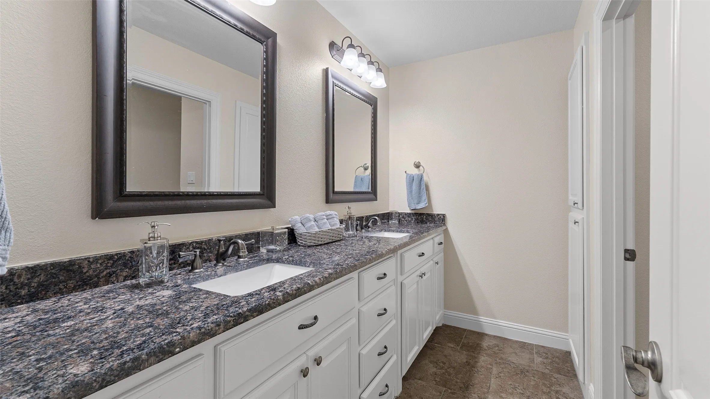 Single Family Residence For Sale in Cass County , 1411 County Road 4120, Atlanta, Texas 75551, 4 Bedroom, 4 Bathroom, 3 Garage spaces, 3,810 Sqft, built in 2010, mls#21319700, Real Estate Agent in Atlanta, Homes For Sale in Cass county, Homes For Sale in Atlanta, Realtor in Atlanta Texas, Real Estate Brokerage Independent Realty Texas, Luminita Cordes Realtor