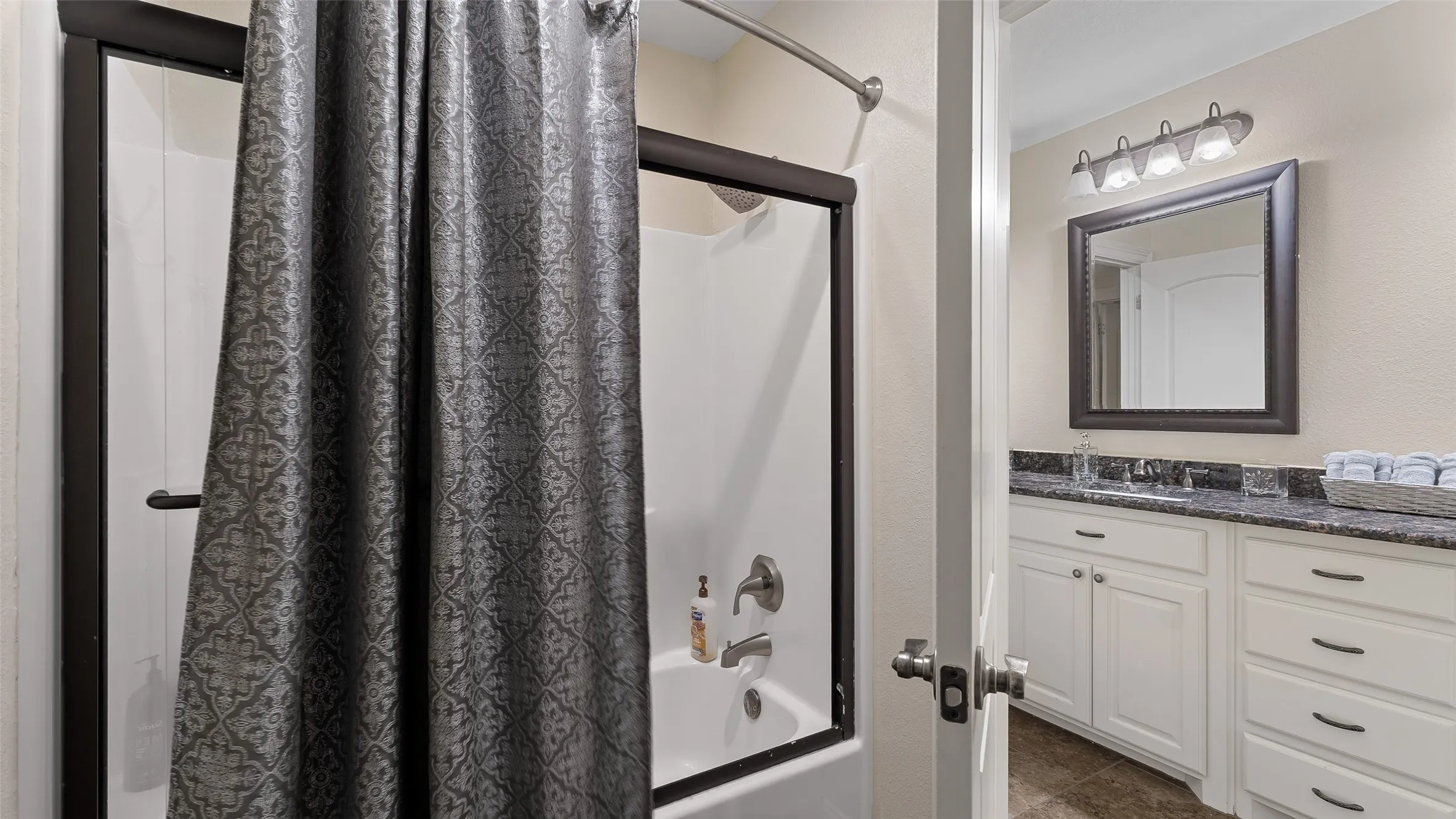 Single Family Residence For Sale in Cass County , 1411 County Road 4120, Atlanta, Texas 75551, 4 Bedroom, 4 Bathroom, 3 Garage spaces, 3,810 Sqft, built in 2010, mls#21319700, Real Estate Agent in Atlanta, Homes For Sale in Cass county, Homes For Sale in Atlanta, Realtor in Atlanta Texas, Real Estate Brokerage Independent Realty Texas, Luminita Cordes Realtor