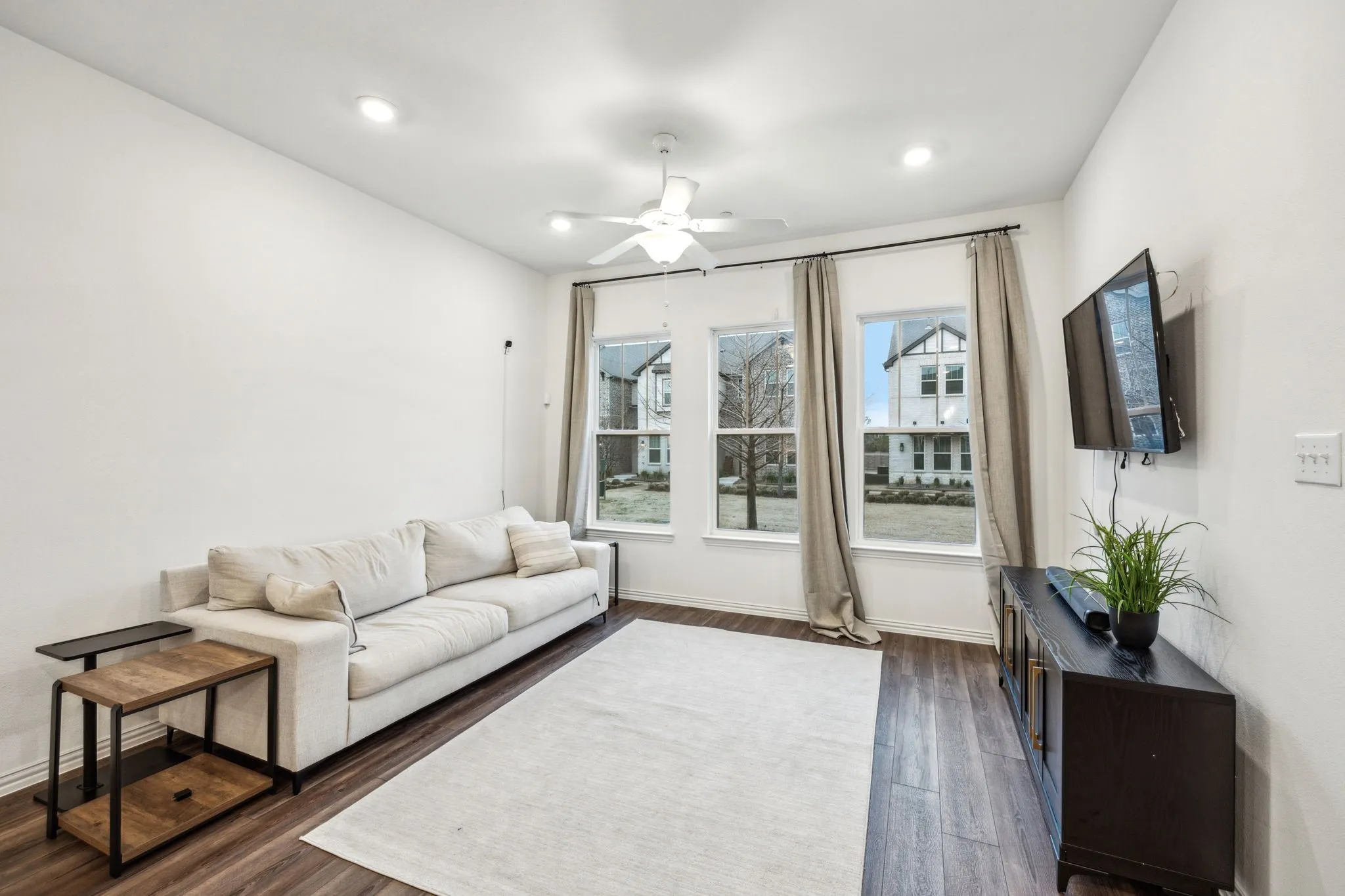 Townhouse For Sale in Dallas County , 3225 Switch Street, Sachse, Texas 75048, 3 Bedroom, 3 Bathroom, 2 Garage spaces, 1,950 Sqft, built in 2022, mls#21319388, Real Estate Agent in Sachse, Homes For Sale in Dallas county, Homes For Sale in Sachse, Realtor in Sachse Texas, Real Estate Brokerage Independent Realty Texas, Luminita Cordes Realtor