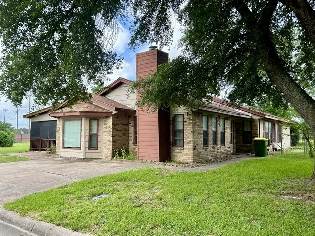 Single Family Residence For Sale in Limestone County , 710 Cherry Drive, Groesbeck, Texas 76642, 3 Bedroom, 2 Bathroom, Garage spaces, 1,857 Sqft, built in 1989, mls#21318563, Real Estate Agent in Groesbeck, Homes For Sale in Limestone county, Homes For Sale in Groesbeck, Realtor in Groesbeck Texas, Real Estate Brokerage Independent Realty Texas, Luminita Cordes Realtor