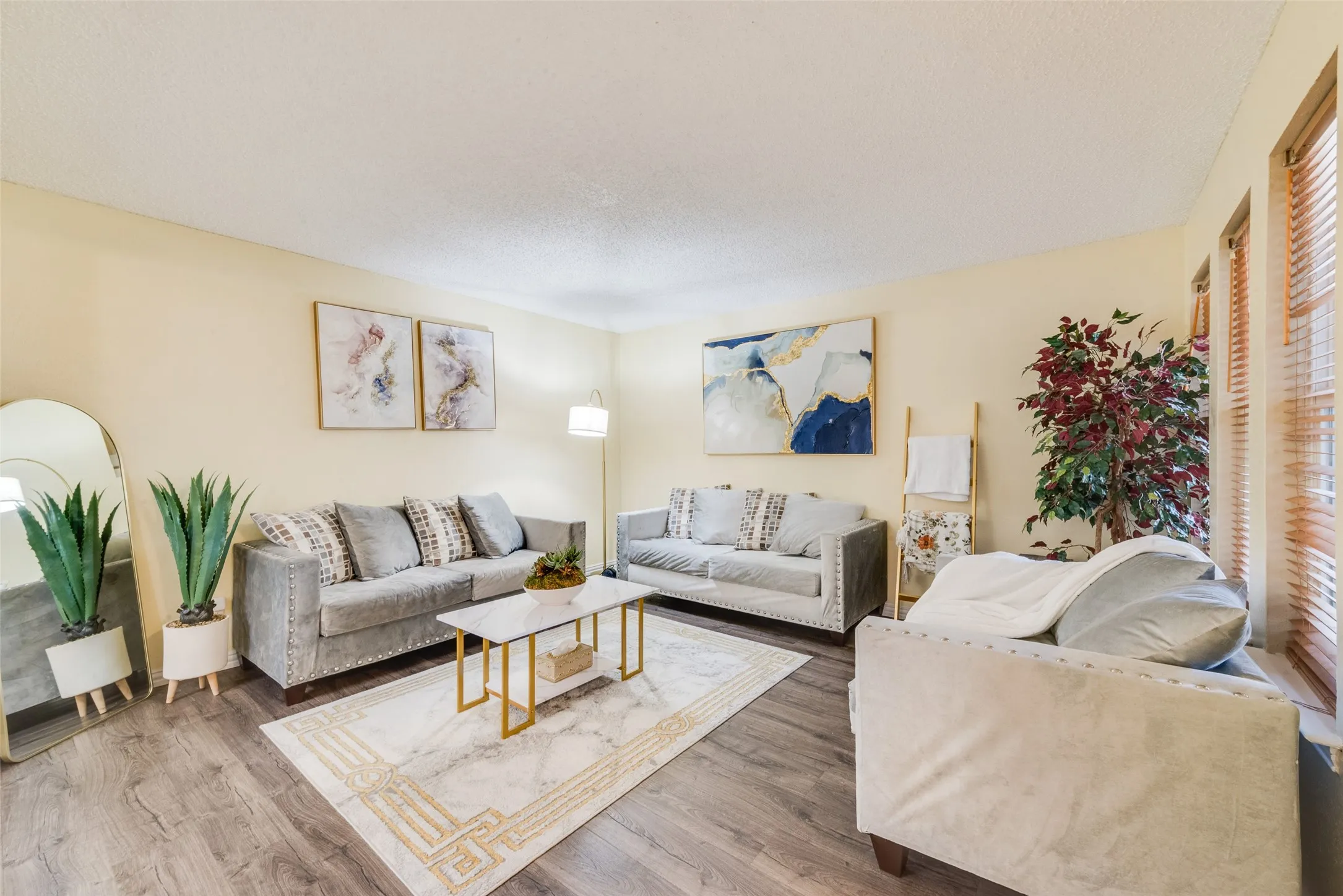 Townhouse For Sale in Dallas County , 527 Towne House Lane, Richardson, Texas 75081, 3 Bedroom, 3 Bathroom, Garage spaces, 1,817 Sqft, built in 1973, mls#21319754, Real Estate Agent in Richardson, Homes For Sale in Dallas county, Homes For Sale in Richardson, Realtor in Richardson Texas, Real Estate Brokerage Independent Realty Texas, Luminita Cordes Realtor