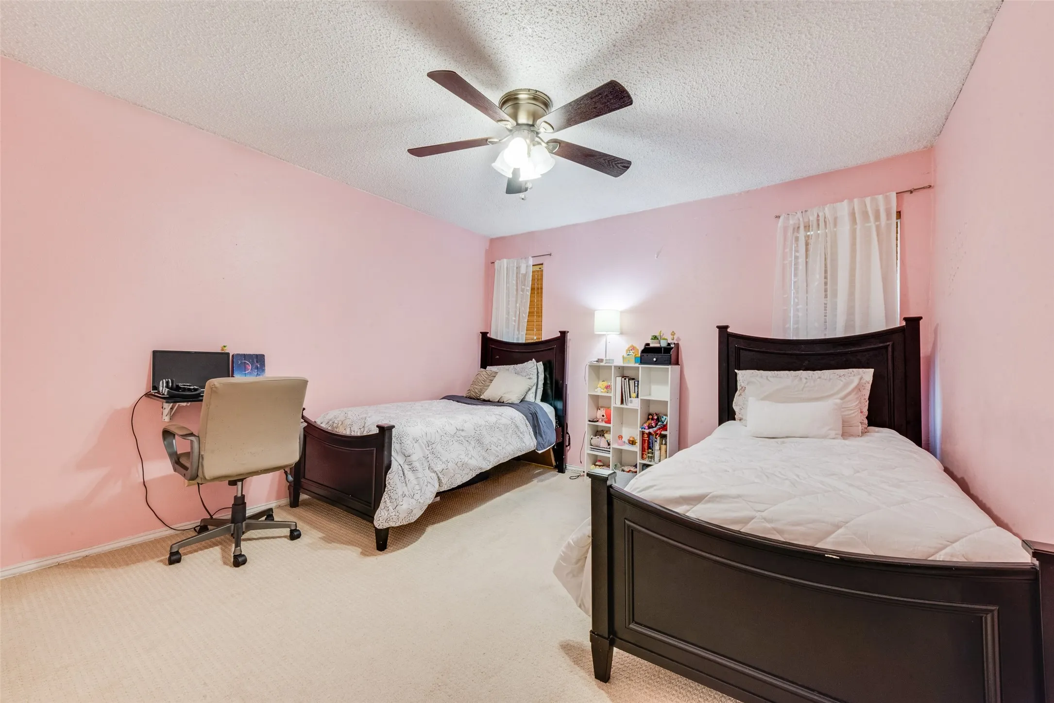 Townhouse For Sale in Dallas County , 527 Towne House Lane, Richardson, Texas 75081, 3 Bedroom, 3 Bathroom, Garage spaces, 1,817 Sqft, built in 1973, mls#21319754, Real Estate Agent in Richardson, Homes For Sale in Dallas county, Homes For Sale in Richardson, Realtor in Richardson Texas, Real Estate Brokerage Independent Realty Texas, Luminita Cordes Realtor