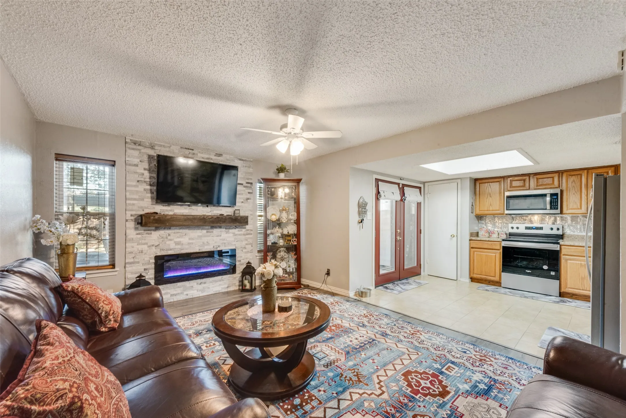 Townhouse For Sale in Dallas County , 527 Towne House Lane, Richardson, Texas 75081, 3 Bedroom, 3 Bathroom, Garage spaces, 1,817 Sqft, built in 1973, mls#21319754, Real Estate Agent in Richardson, Homes For Sale in Dallas county, Homes For Sale in Richardson, Realtor in Richardson Texas, Real Estate Brokerage Independent Realty Texas, Luminita Cordes Realtor