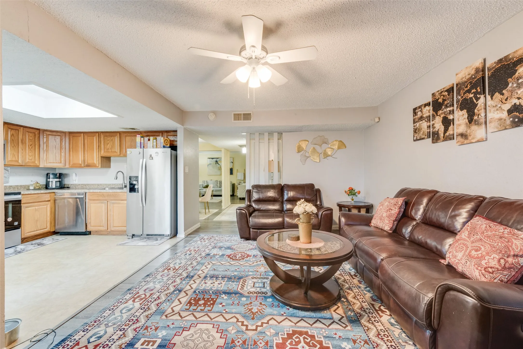 Townhouse For Sale in Dallas County , 527 Towne House Lane, Richardson, Texas 75081, 3 Bedroom, 3 Bathroom, Garage spaces, 1,817 Sqft, built in 1973, mls#21319754, Real Estate Agent in Richardson, Homes For Sale in Dallas county, Homes For Sale in Richardson, Realtor in Richardson Texas, Real Estate Brokerage Independent Realty Texas, Luminita Cordes Realtor
