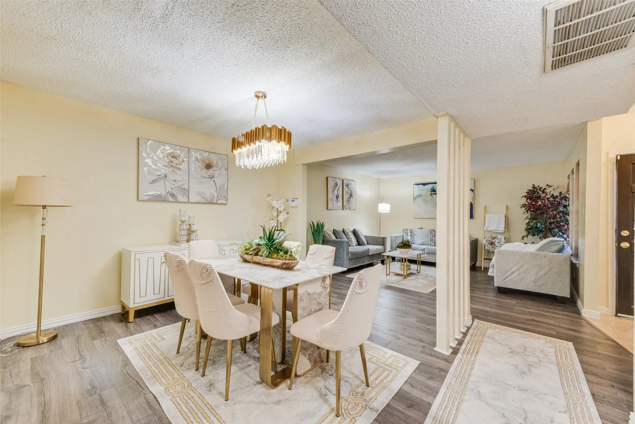 Townhouse For Sale in Dallas County , 527 Towne House Lane, Richardson, Texas 75081, 3 Bedroom, 3 Bathroom, Garage spaces, 1,817 Sqft, built in 1973, mls#21319754, Real Estate Agent in Richardson, Homes For Sale in Dallas county, Homes For Sale in Richardson, Realtor in Richardson Texas, Real Estate Brokerage Independent Realty Texas, Luminita Cordes Realtor