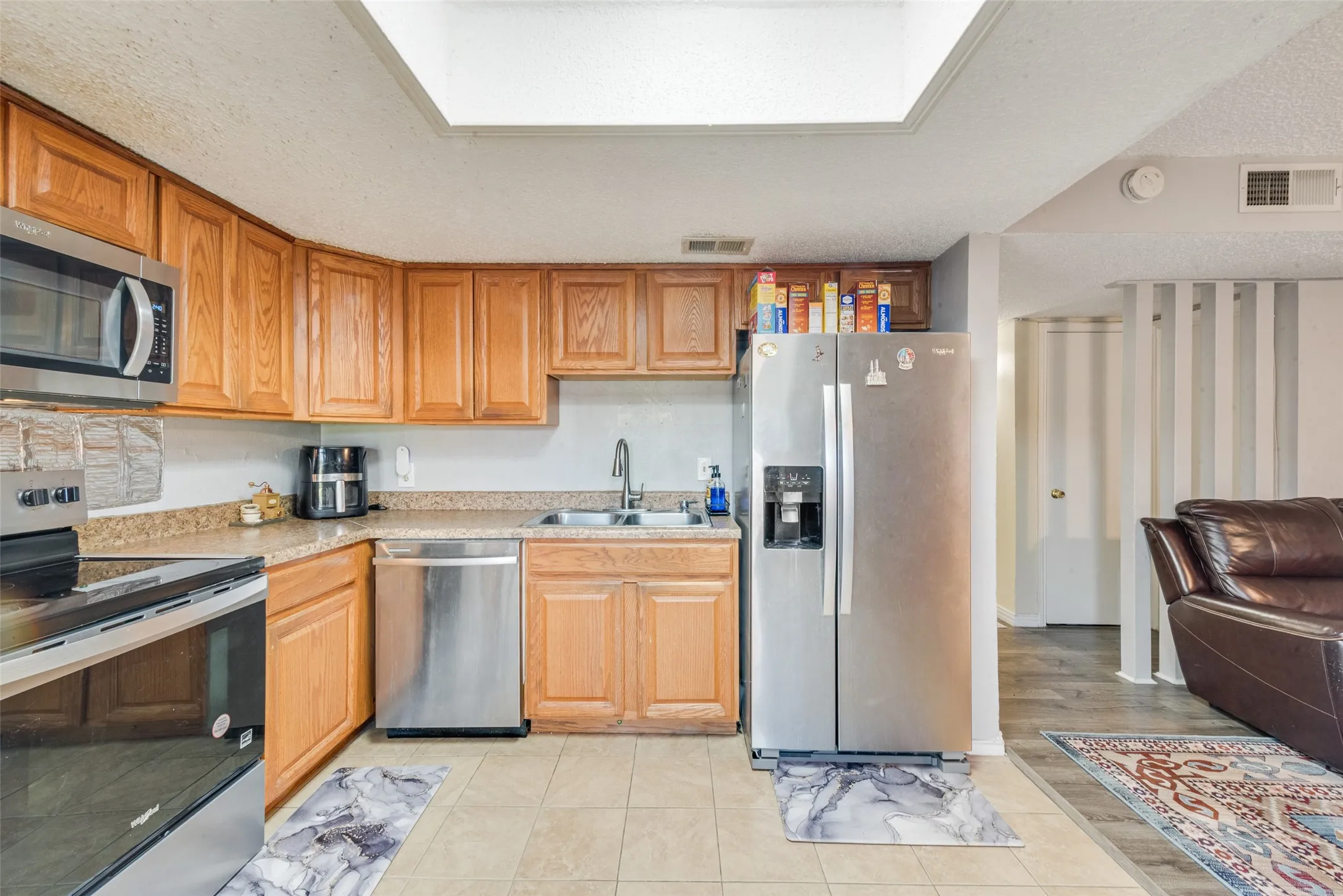 Townhouse For Sale in Dallas County , 527 Towne House Lane, Richardson, Texas 75081, 3 Bedroom, 3 Bathroom, Garage spaces, 1,817 Sqft, built in 1973, mls#21319754, Real Estate Agent in Richardson, Homes For Sale in Dallas county, Homes For Sale in Richardson, Realtor in Richardson Texas, Real Estate Brokerage Independent Realty Texas, Luminita Cordes Realtor