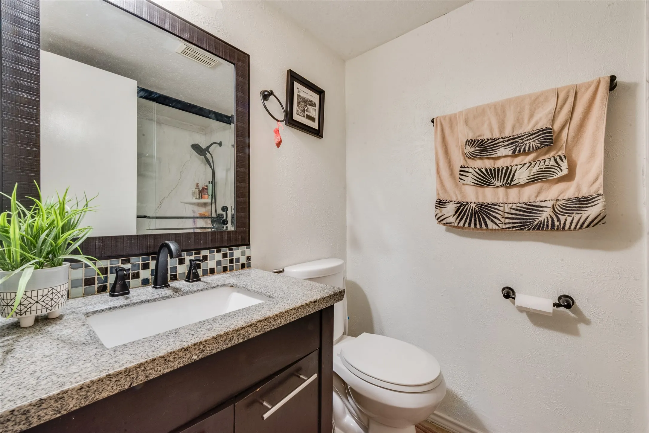 Townhouse For Sale in Dallas County , 527 Towne House Lane, Richardson, Texas 75081, 3 Bedroom, 3 Bathroom, Garage spaces, 1,817 Sqft, built in 1973, mls#21319754, Real Estate Agent in Richardson, Homes For Sale in Dallas county, Homes For Sale in Richardson, Realtor in Richardson Texas, Real Estate Brokerage Independent Realty Texas, Luminita Cordes Realtor