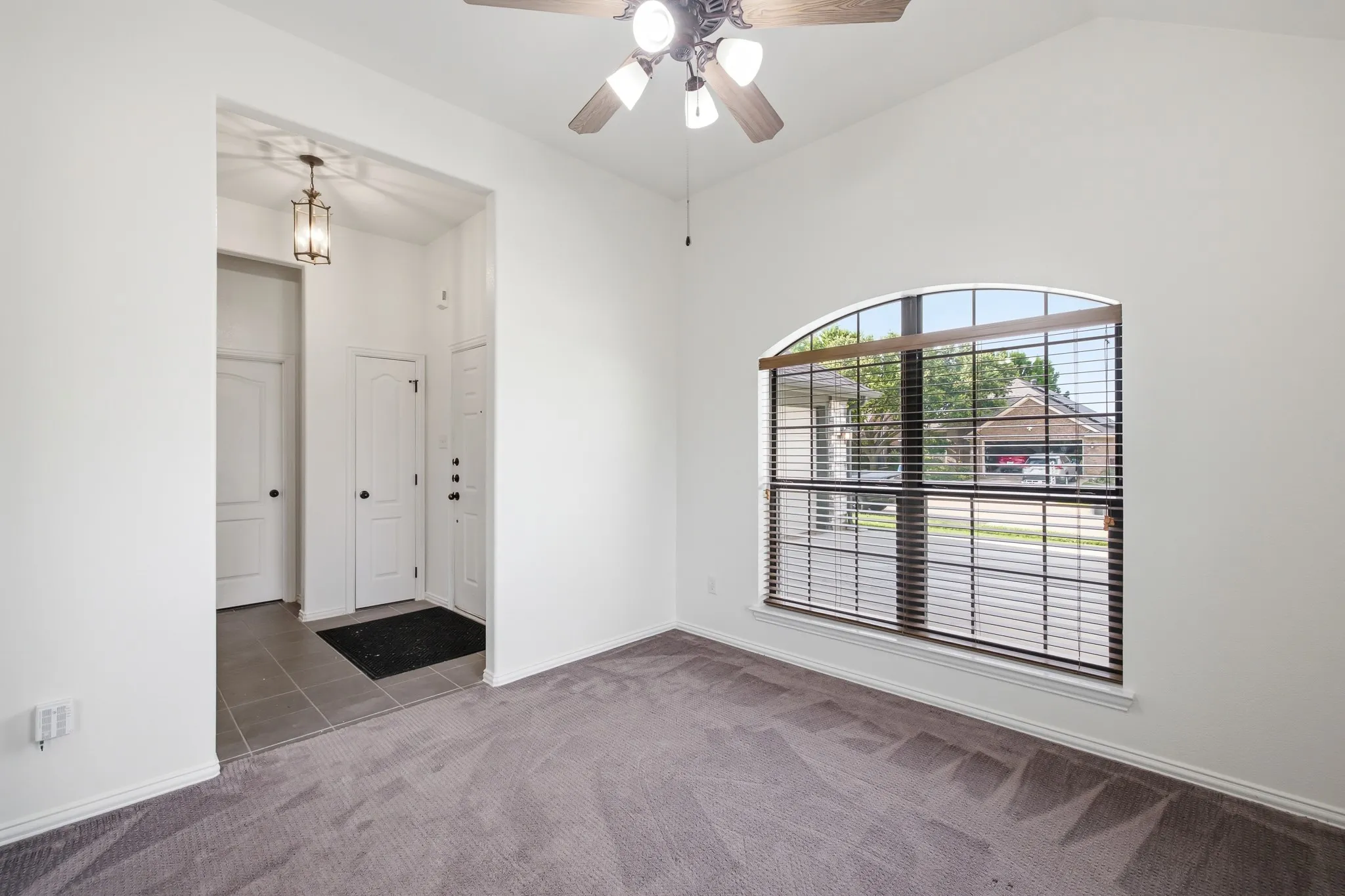 Single Family Residence For Sale in Tarrant County , 9101 Autumn Falls Drive, Fort Worth, Texas 76118, 3 Bedroom, 2 Bathroom, 2 Garage spaces, 1,671 Sqft, built in 2004, mls#21316146, Real Estate Agent in Fort Worth, Homes For Sale in Tarrant county, Homes For Sale in Fort Worth, Realtor in Fort Worth Texas, Real Estate Brokerage Independent Realty Texas, Luminita Cordes Realtor