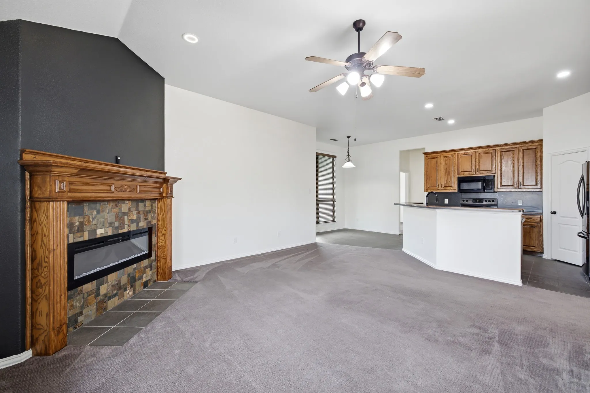 Single Family Residence For Sale in Tarrant County , 9101 Autumn Falls Drive, Fort Worth, Texas 76118, 3 Bedroom, 2 Bathroom, 2 Garage spaces, 1,671 Sqft, built in 2004, mls#21316146, Real Estate Agent in Fort Worth, Homes For Sale in Tarrant county, Homes For Sale in Fort Worth, Realtor in Fort Worth Texas, Real Estate Brokerage Independent Realty Texas, Luminita Cordes Realtor