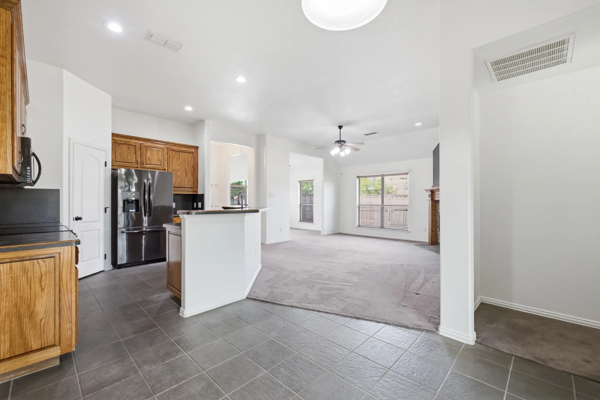 Single Family Residence For Sale in Tarrant County , 9101 Autumn Falls Drive, Fort Worth, Texas 76118, 3 Bedroom, 2 Bathroom, 2 Garage spaces, 1,671 Sqft, built in 2004, mls#21316146, Real Estate Agent in Fort Worth, Homes For Sale in Tarrant county, Homes For Sale in Fort Worth, Realtor in Fort Worth Texas, Real Estate Brokerage Independent Realty Texas, Luminita Cordes Realtor