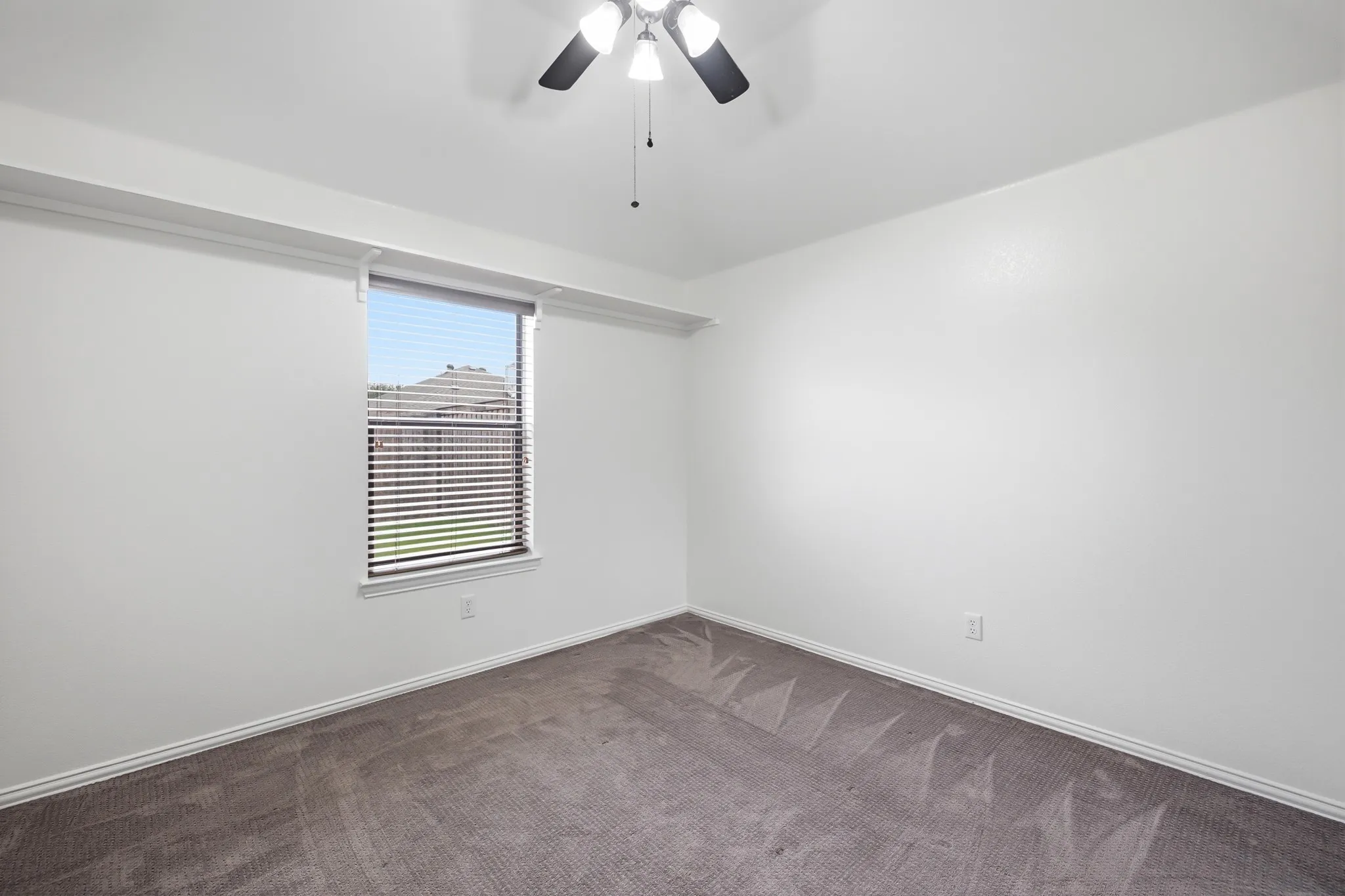 Single Family Residence For Sale in Tarrant County , 9101 Autumn Falls Drive, Fort Worth, Texas 76118, 3 Bedroom, 2 Bathroom, 2 Garage spaces, 1,671 Sqft, built in 2004, mls#21316146, Real Estate Agent in Fort Worth, Homes For Sale in Tarrant county, Homes For Sale in Fort Worth, Realtor in Fort Worth Texas, Real Estate Brokerage Independent Realty Texas, Luminita Cordes Realtor