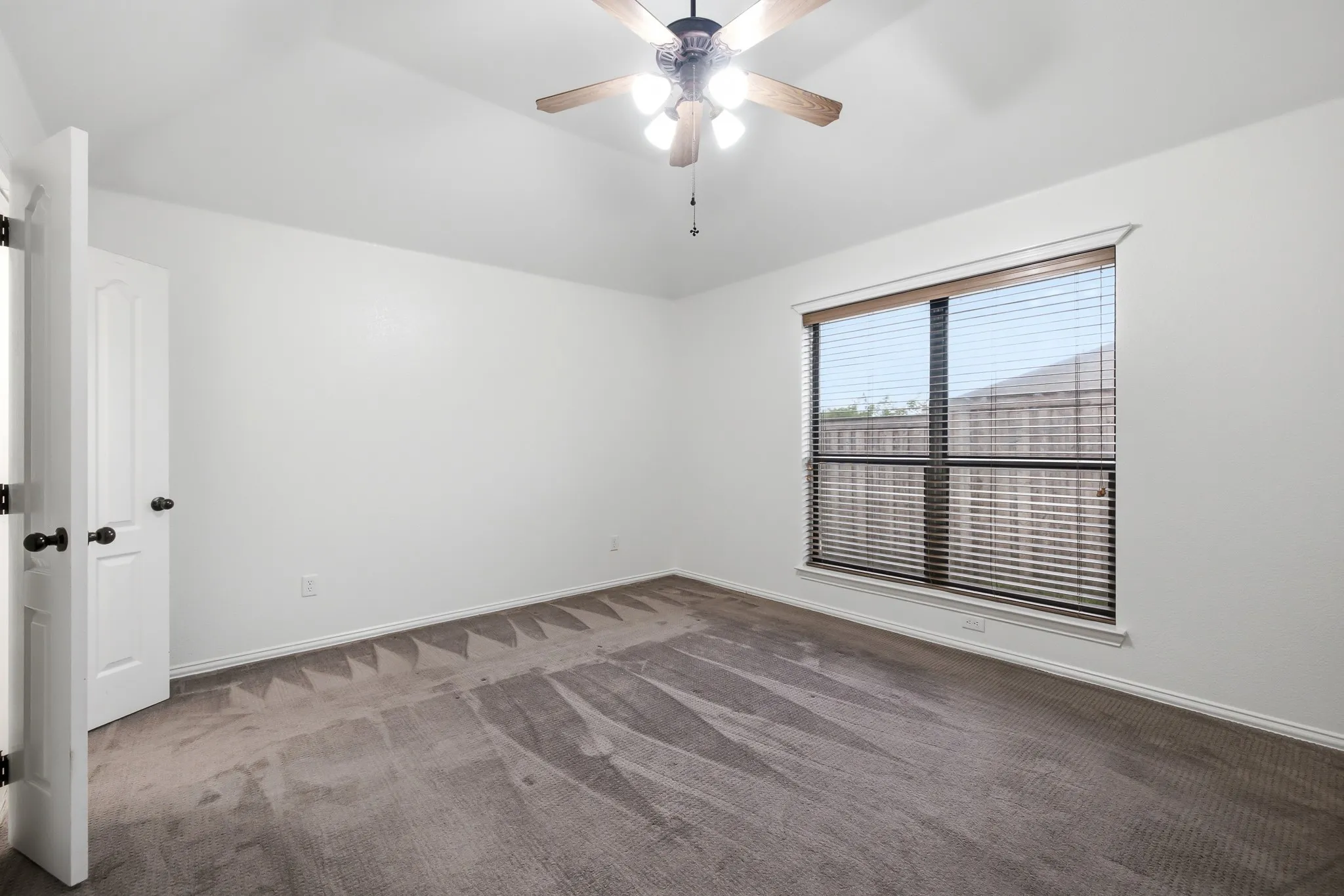 Single Family Residence For Sale in Tarrant County , 9101 Autumn Falls Drive, Fort Worth, Texas 76118, 3 Bedroom, 2 Bathroom, 2 Garage spaces, 1,671 Sqft, built in 2004, mls#21316146, Real Estate Agent in Fort Worth, Homes For Sale in Tarrant county, Homes For Sale in Fort Worth, Realtor in Fort Worth Texas, Real Estate Brokerage Independent Realty Texas, Luminita Cordes Realtor