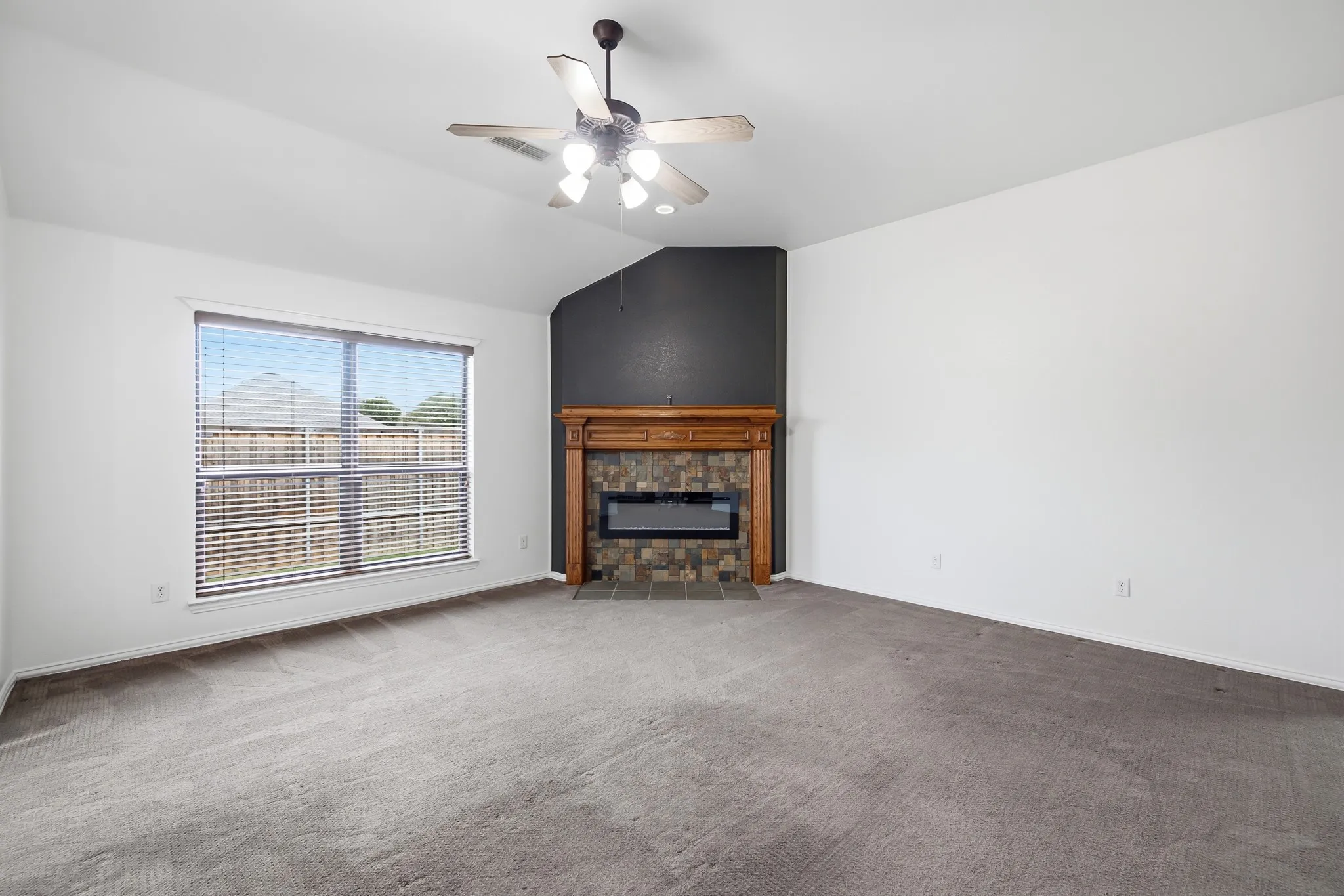 Single Family Residence For Sale in Tarrant County , 9101 Autumn Falls Drive, Fort Worth, Texas 76118, 3 Bedroom, 2 Bathroom, 2 Garage spaces, 1,671 Sqft, built in 2004, mls#21316146, Real Estate Agent in Fort Worth, Homes For Sale in Tarrant county, Homes For Sale in Fort Worth, Realtor in Fort Worth Texas, Real Estate Brokerage Independent Realty Texas, Luminita Cordes Realtor